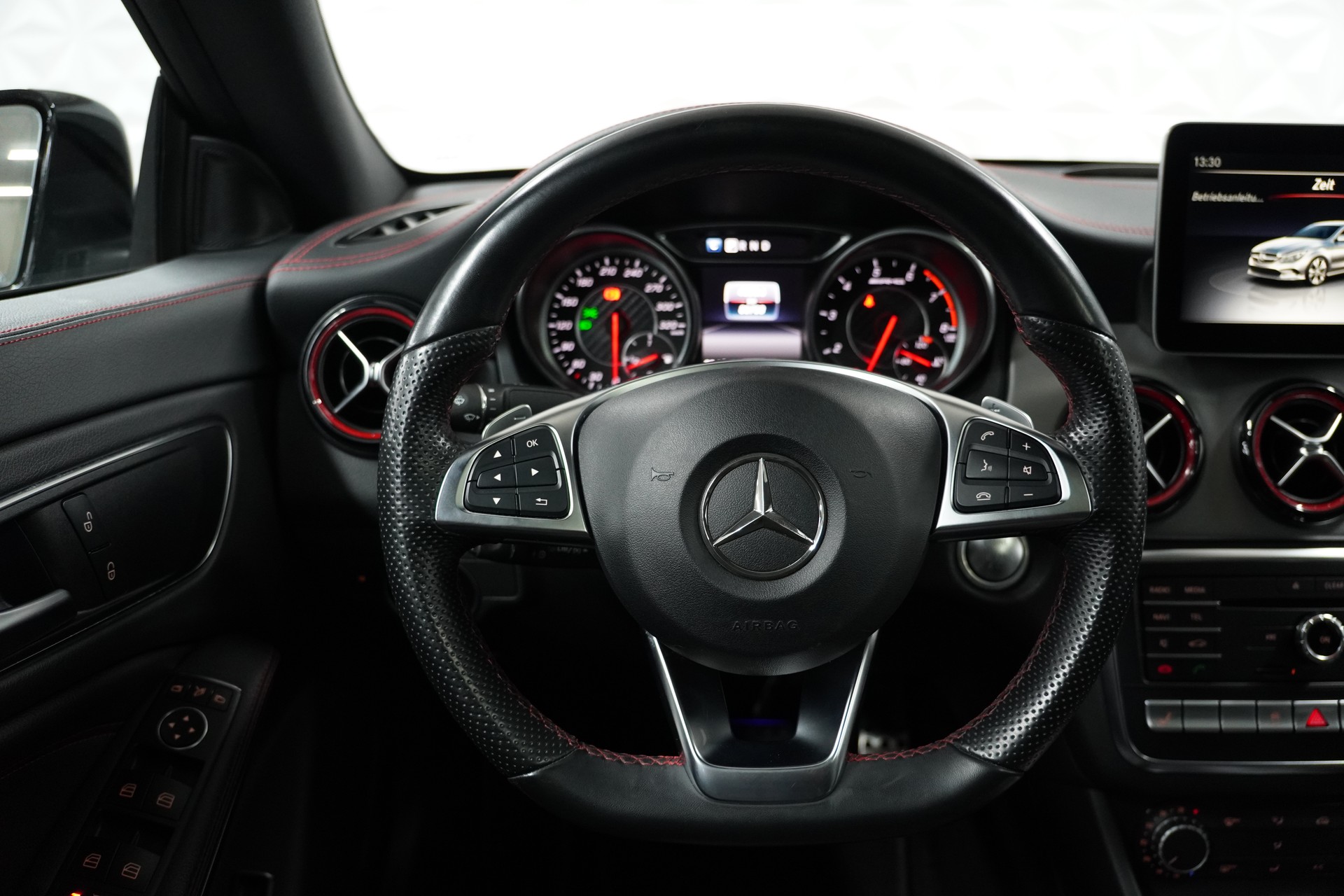 MERCEDES-BENZ CLA 45 AMG 4Matic Speedshift-image-14