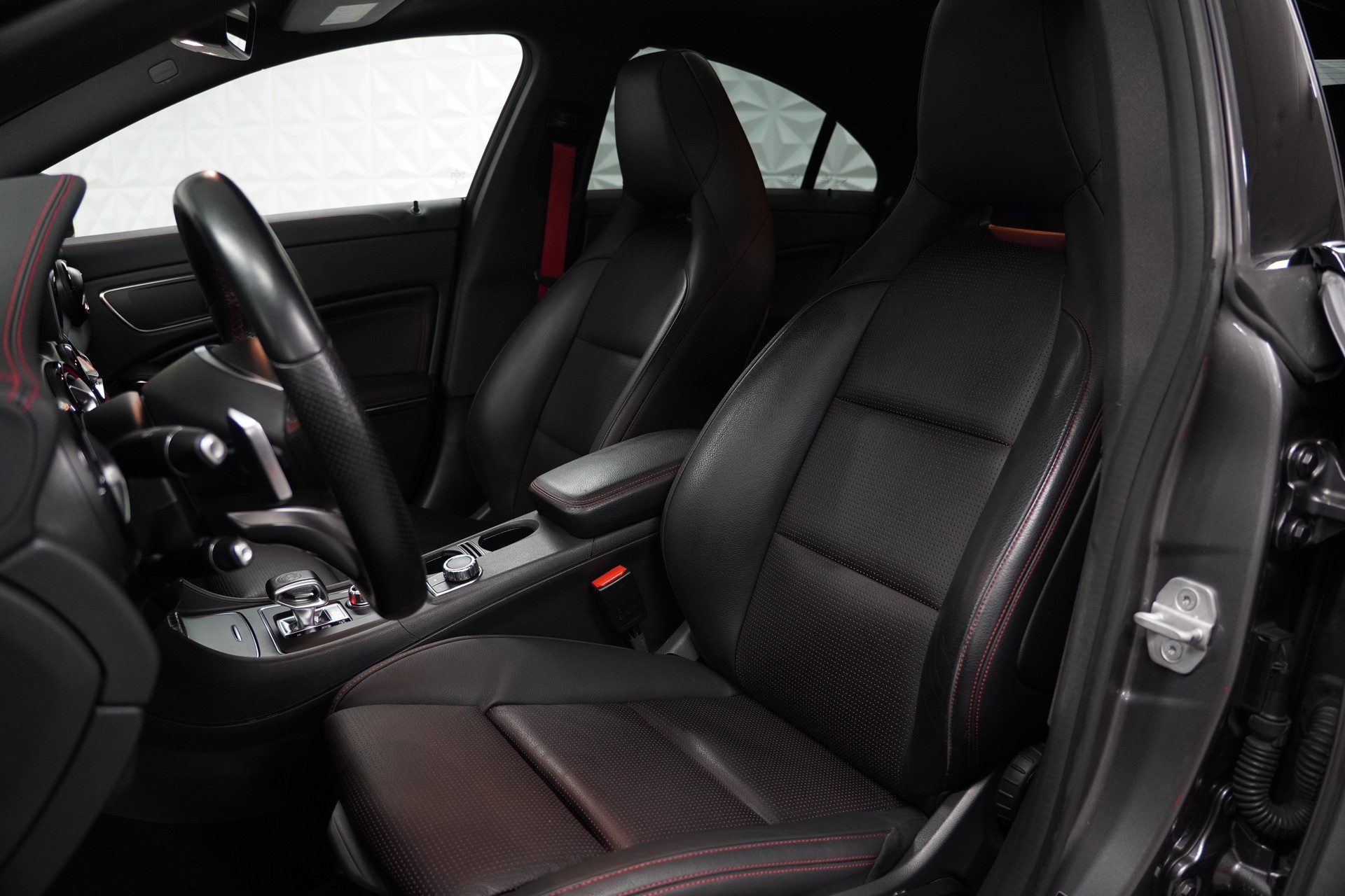 MERCEDES-BENZ CLA 45 AMG 4Matic Speedshift-image-11