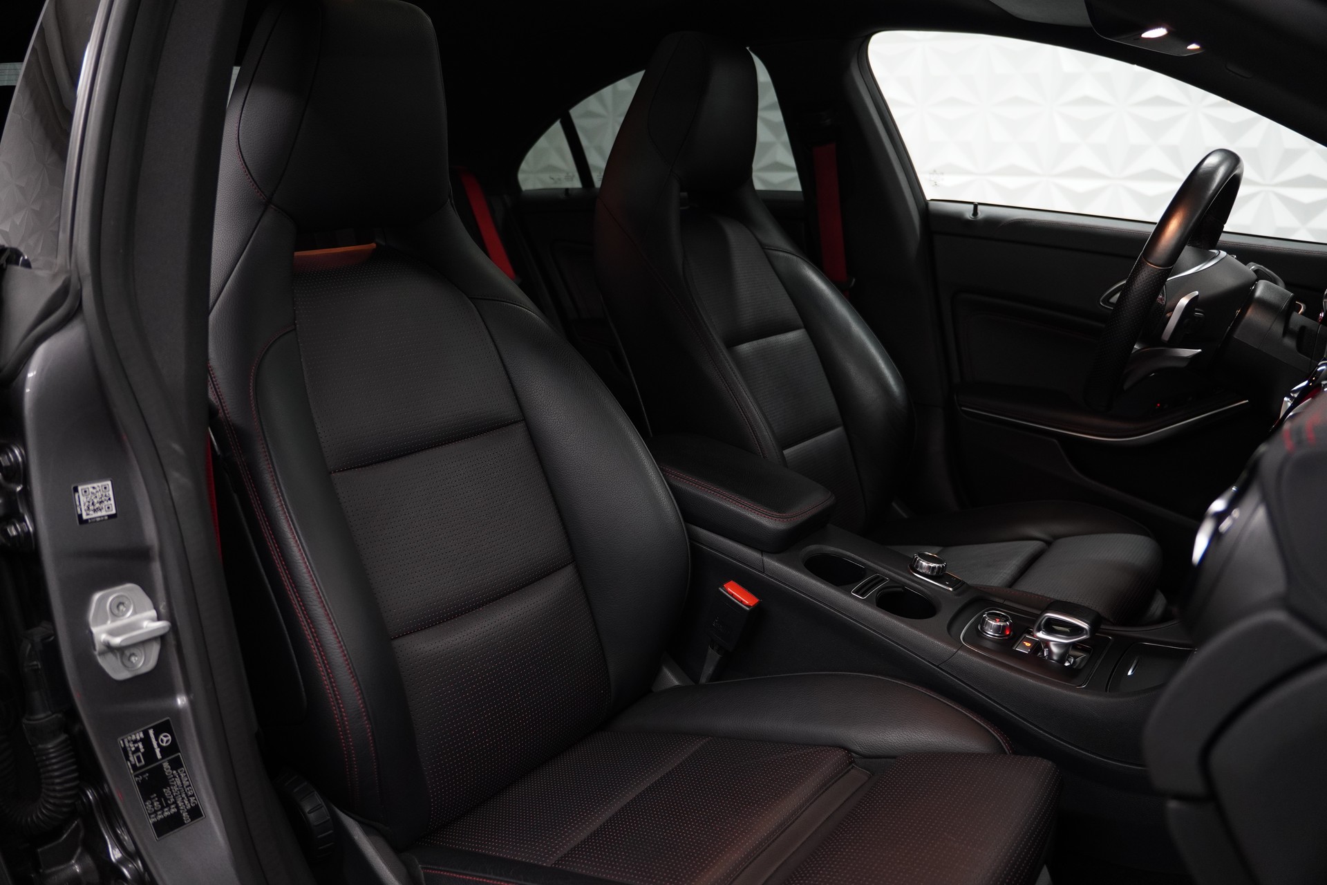MERCEDES-BENZ CLA 45 AMG 4Matic Speedshift-image-12