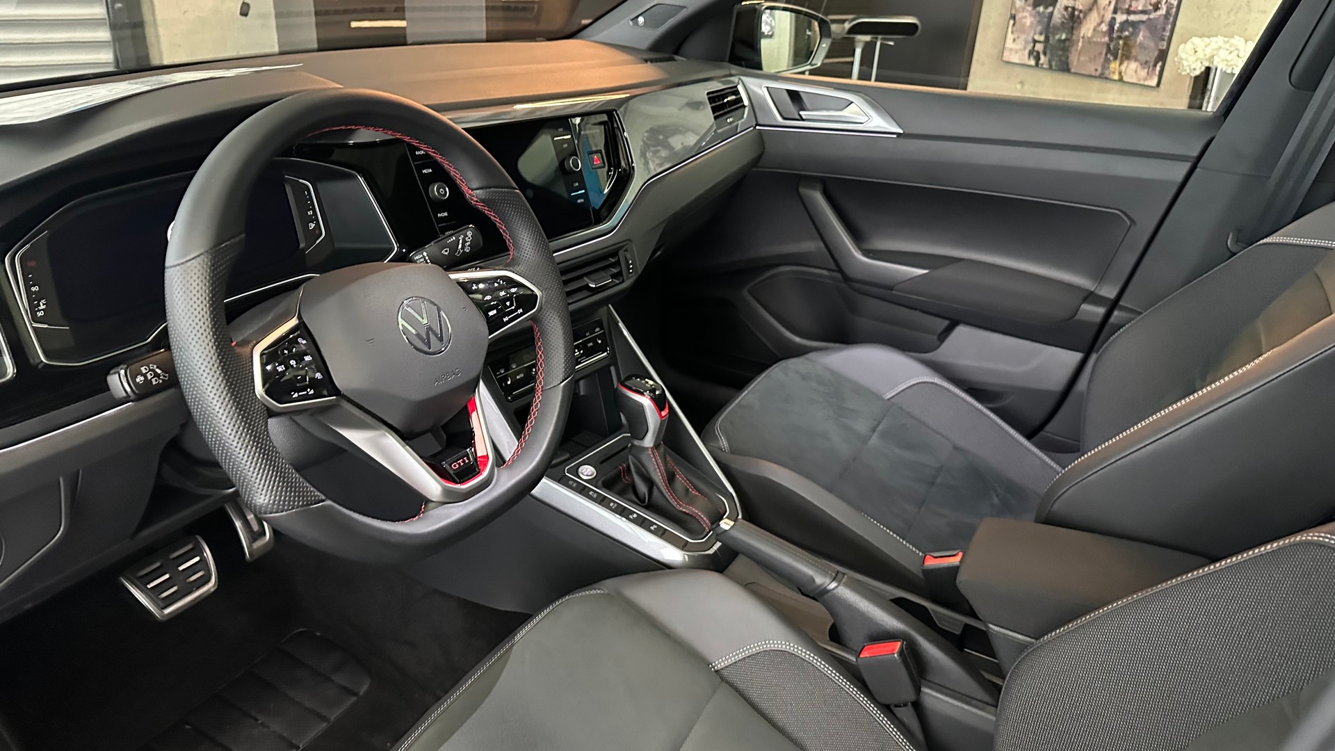 VW Polo 2.0 TSI GTI DSG-image-9