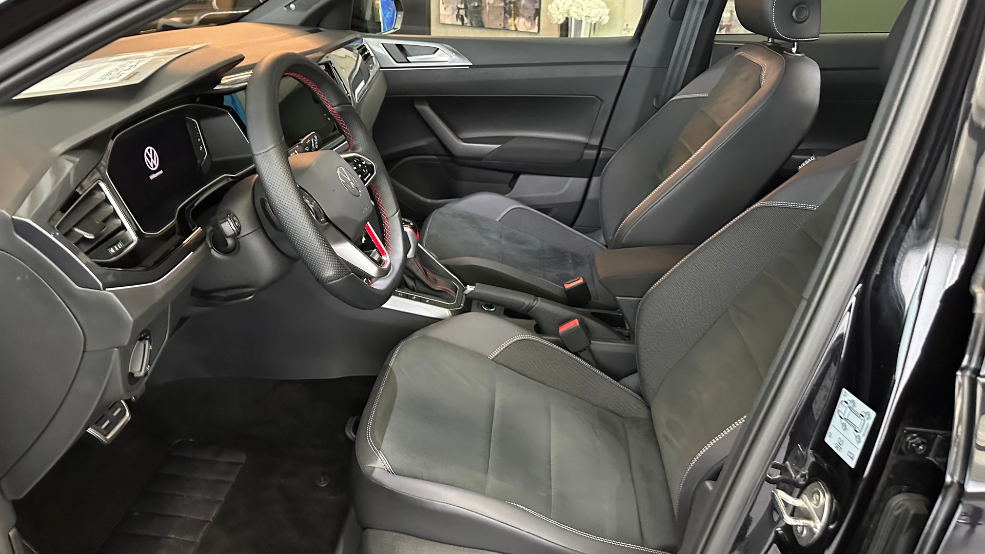 VW Polo 2.0 TSI GTI DSG-image-10