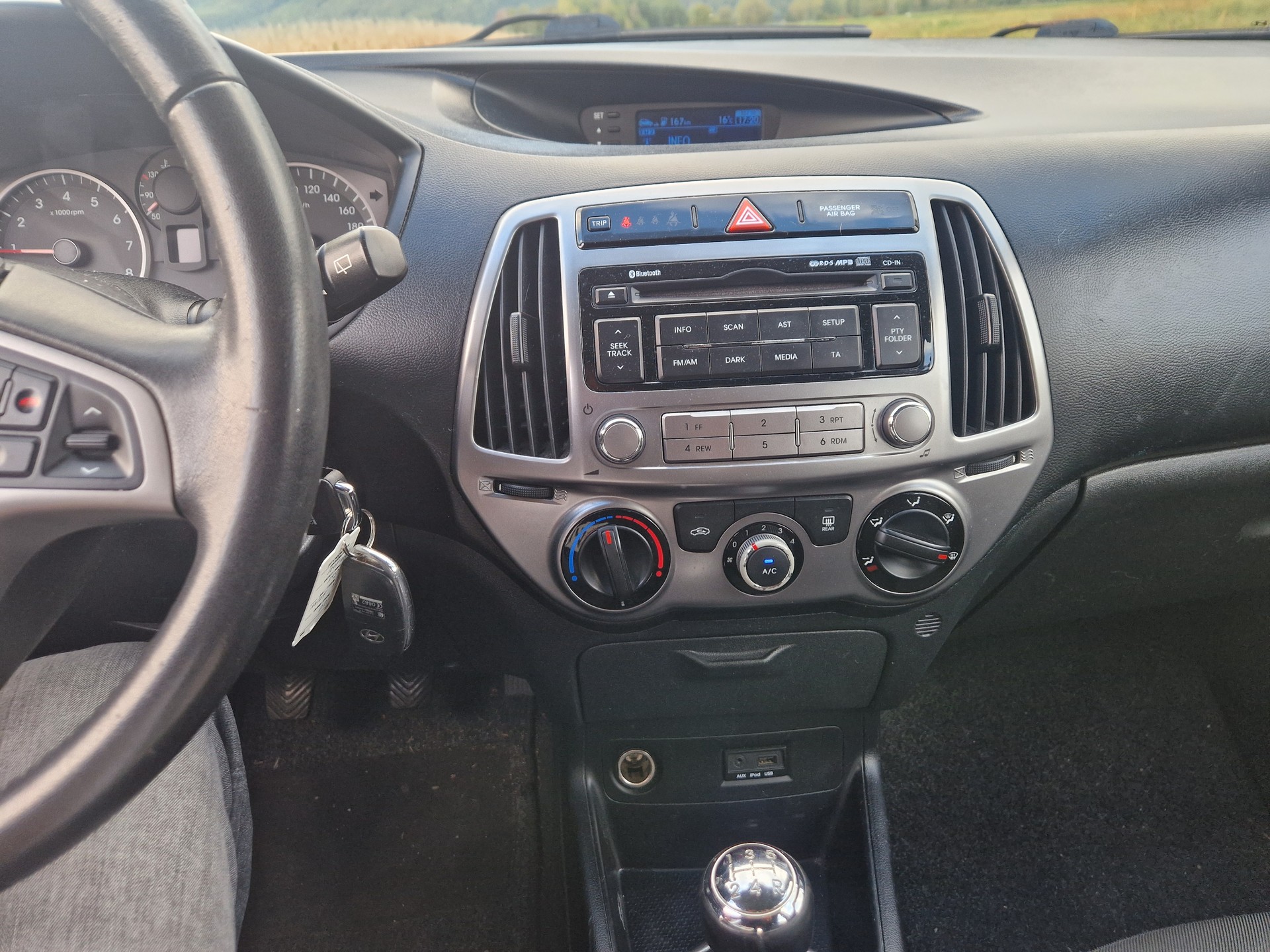 HYUNDAI i20 1.2 Comfort-image-9