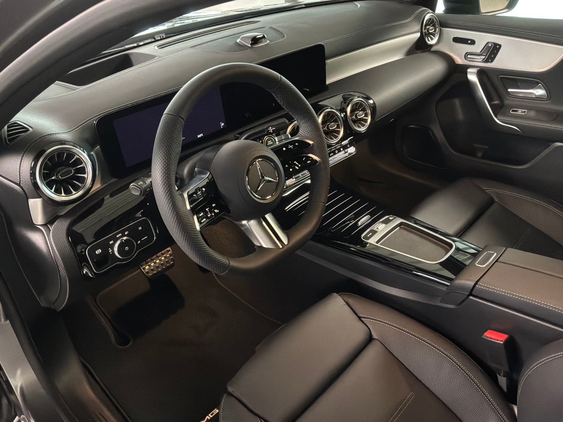 MERCEDES-BENZ A 250 4Matic 8G-DCT-image-10