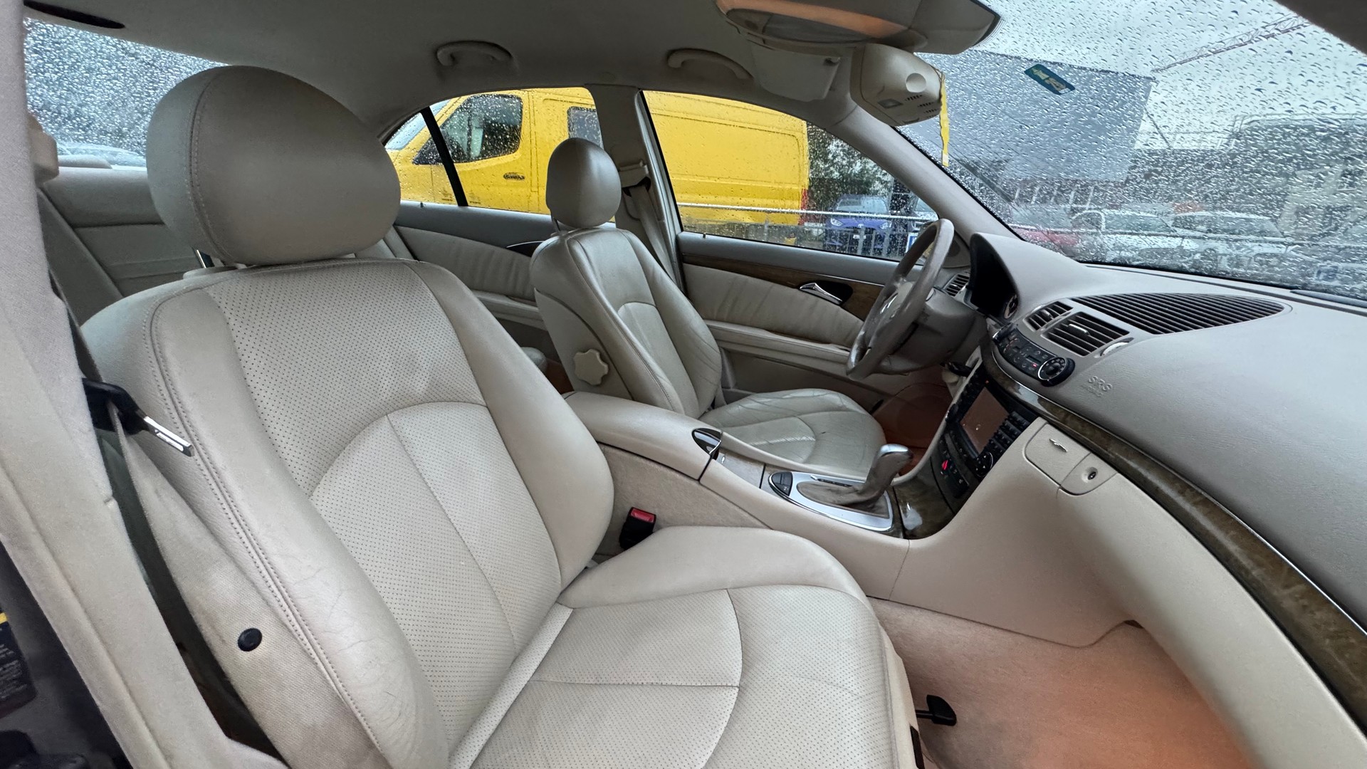 MERCEDES-BENZ E 240 Avantgarde 4Matic Automatic-image-9