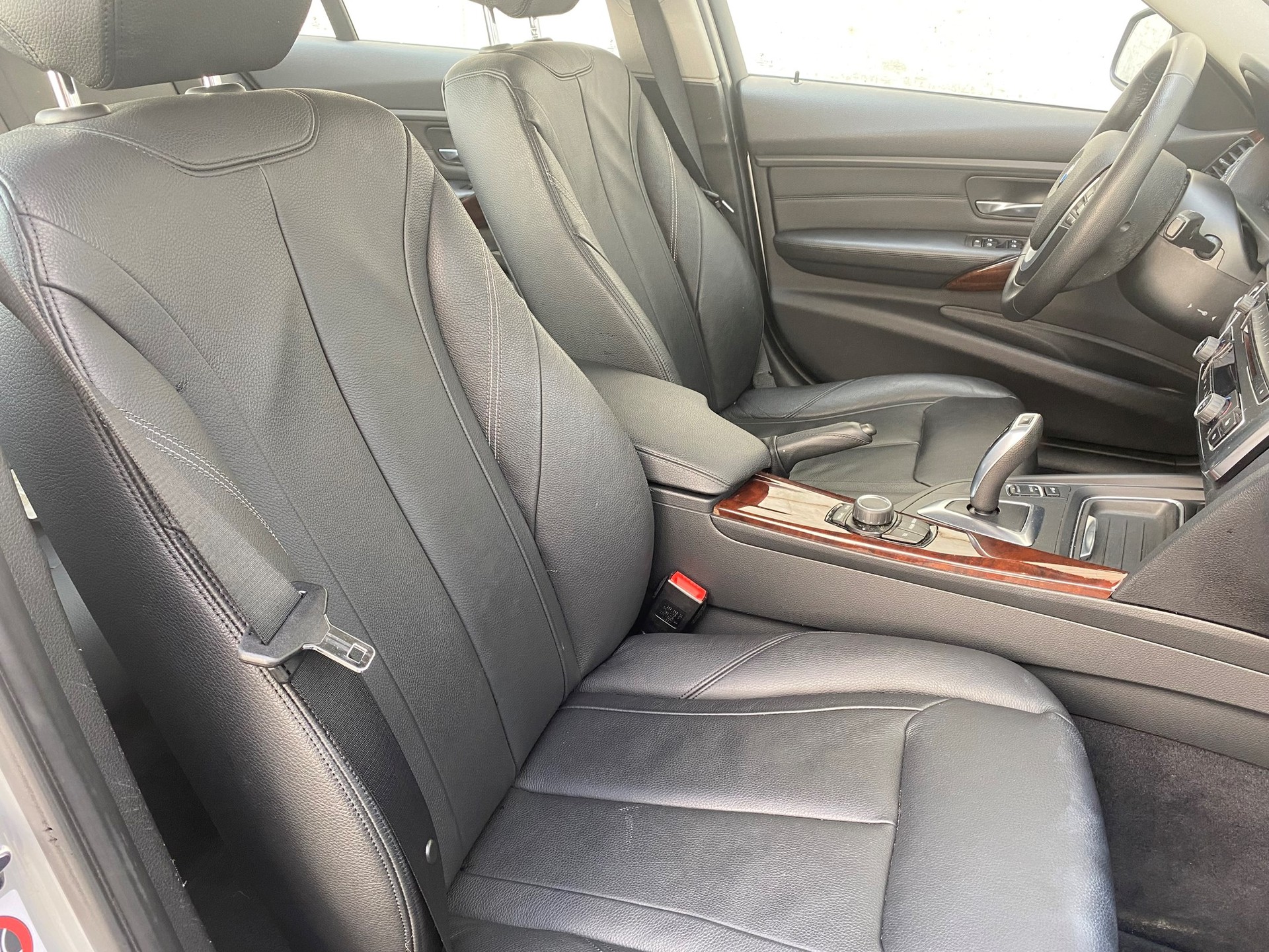 BMW 328i Luxury Line Steptronic-image-11