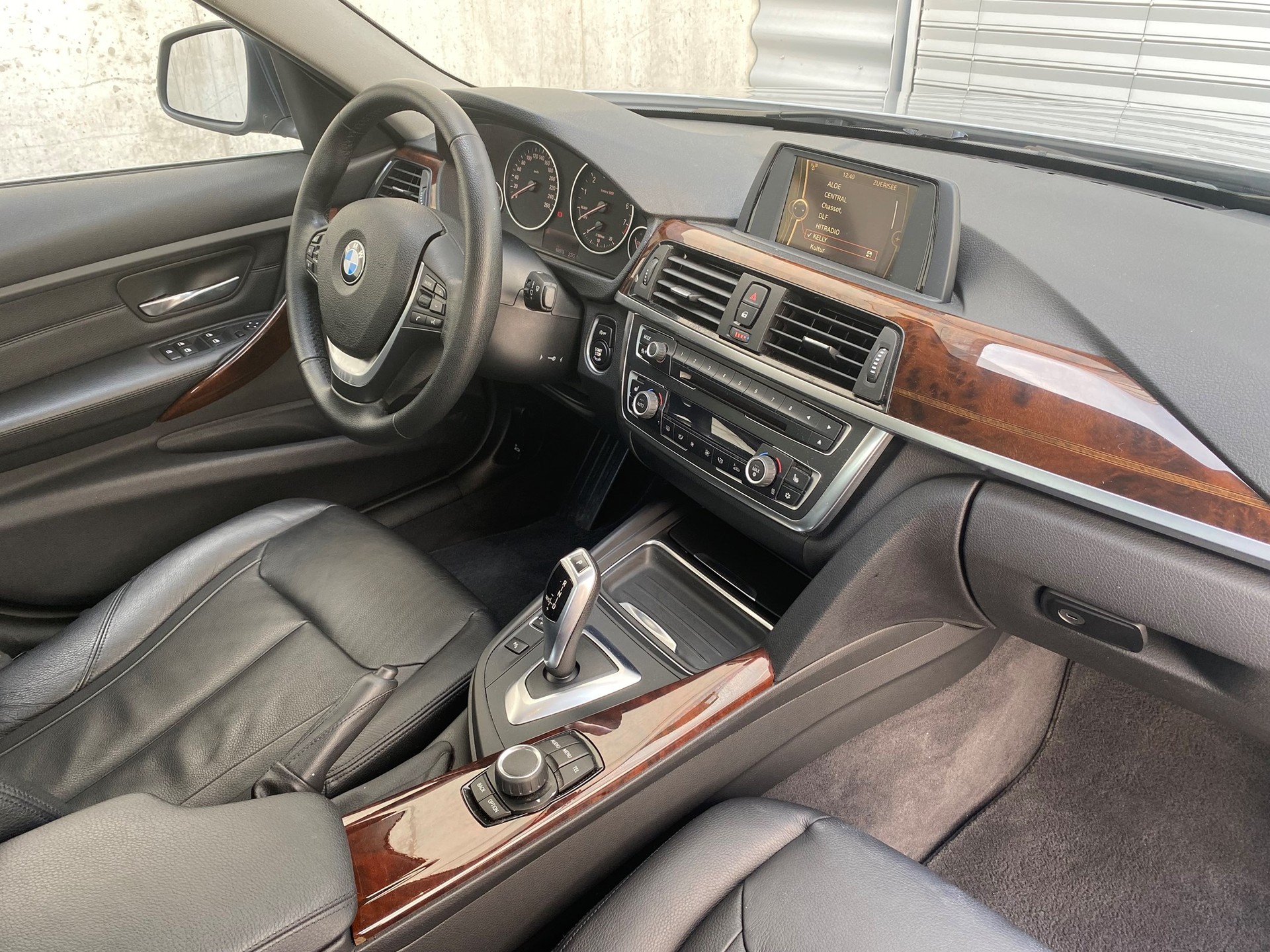 BMW 328i Luxury Line Steptronic-image-9