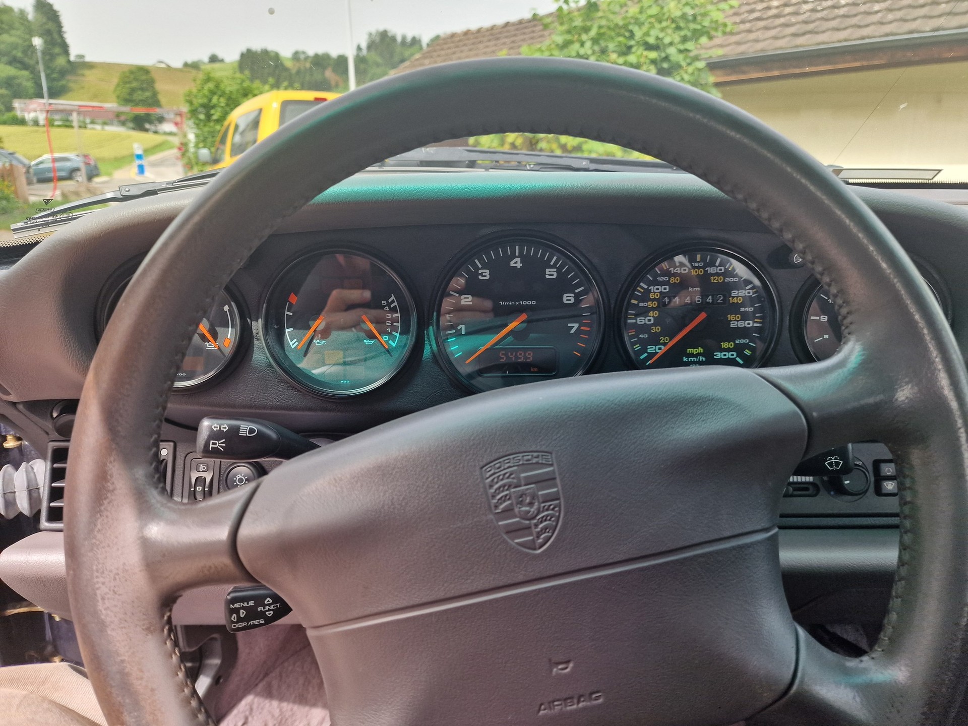 PORSCHE 911 Carrera Cabrio-image-4