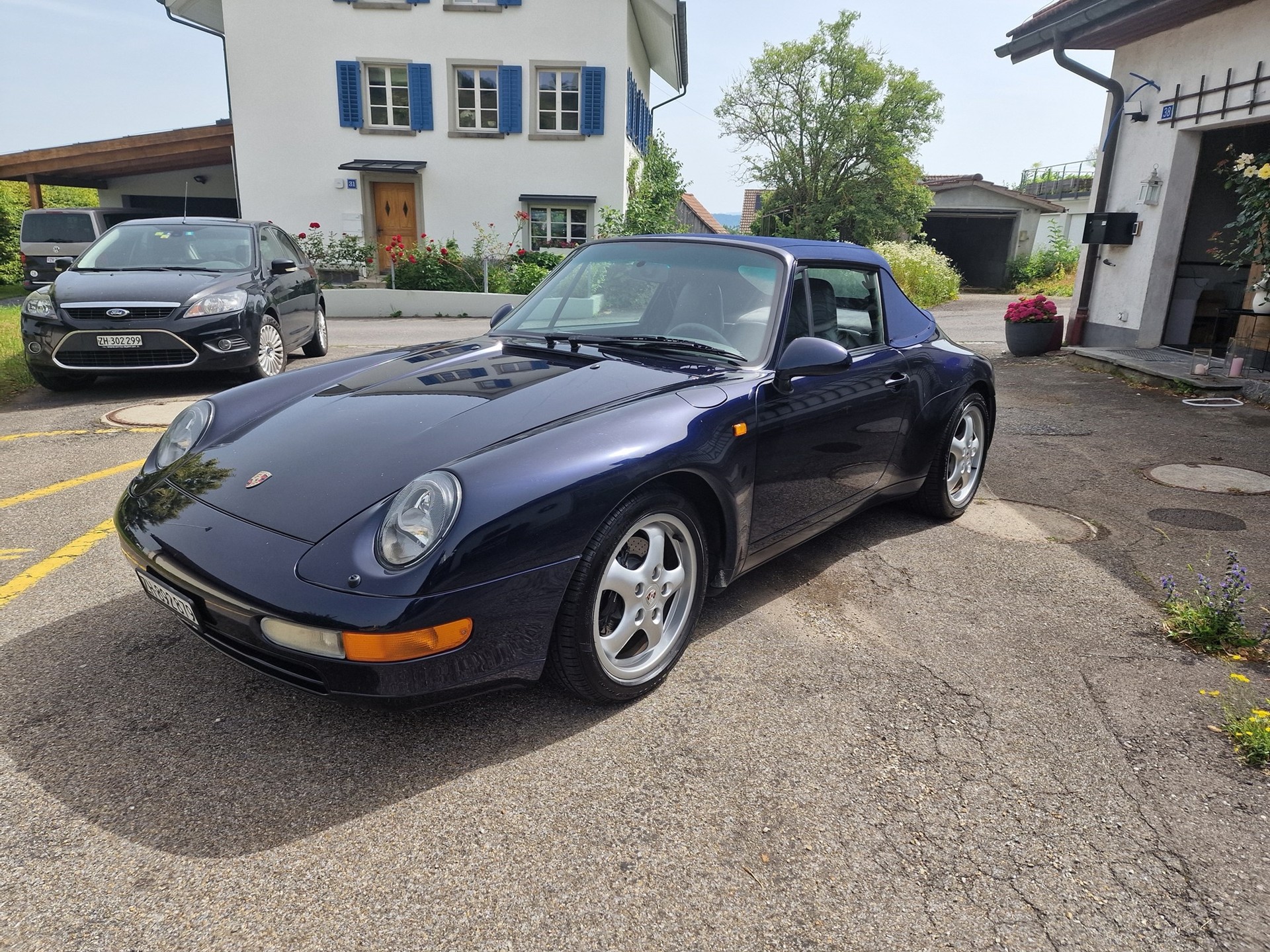 PORSCHE 911 Carrera Cabrio-image-2
