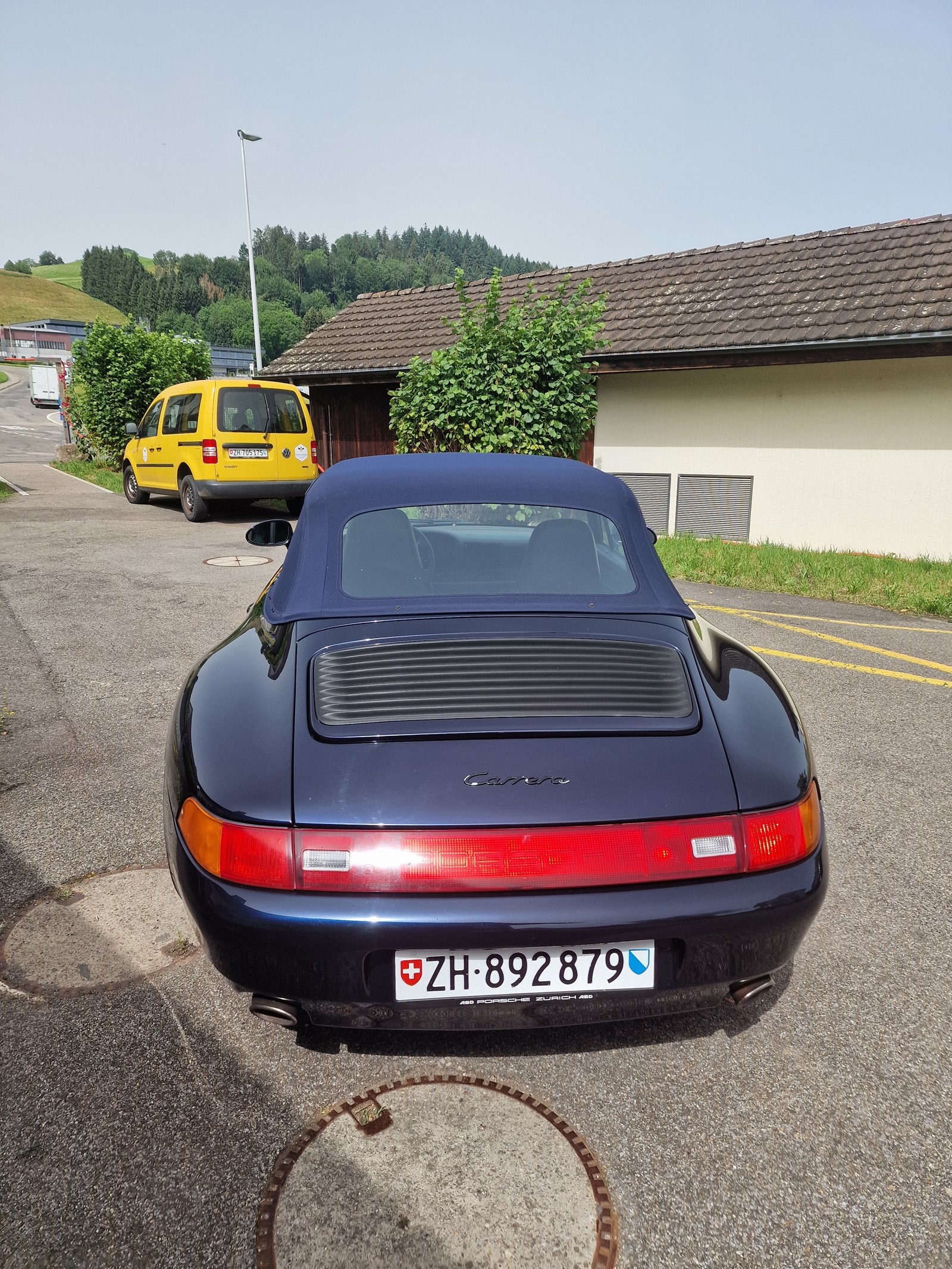 PORSCHE 911 Carrera Cabrio-image-3