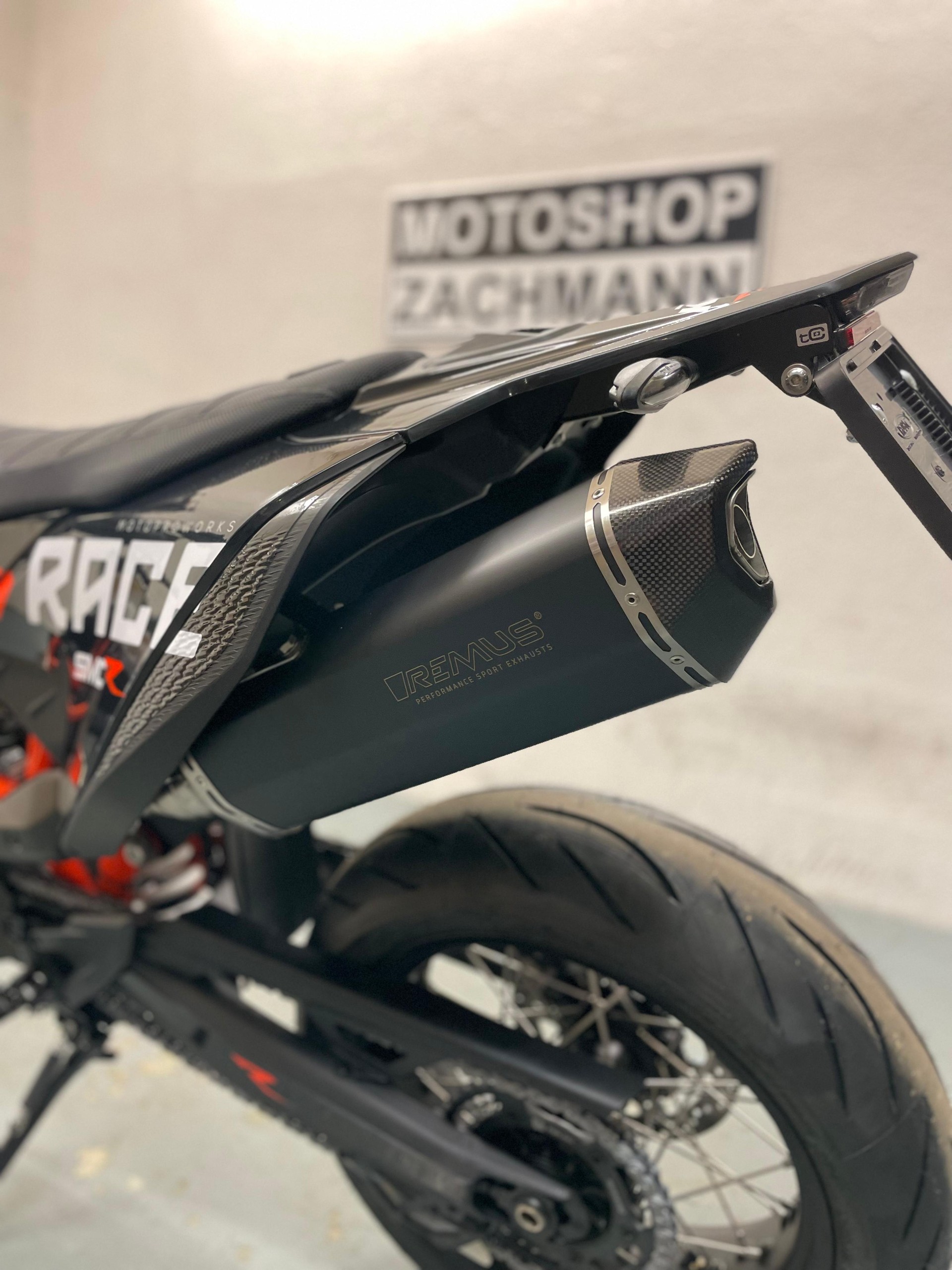 KTM 690 SMC R ABS (35 kW)-image-7