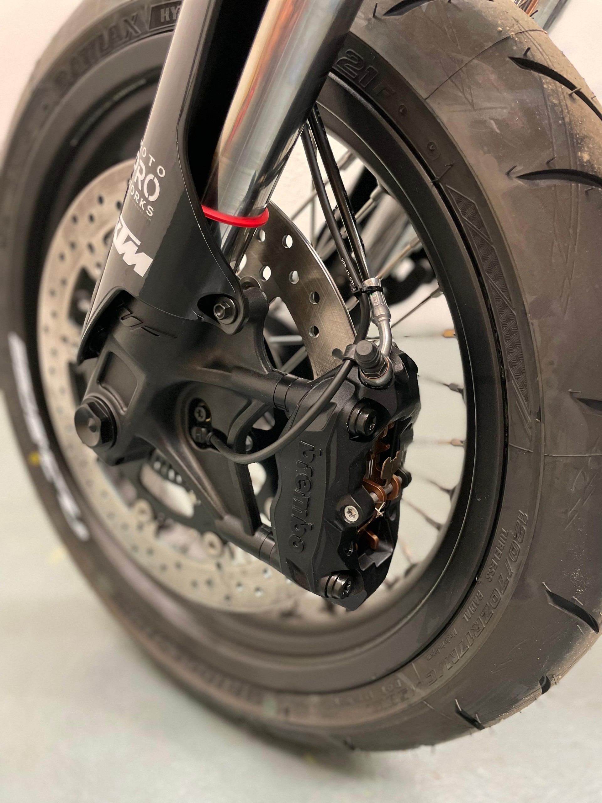 KTM 690 SMC R ABS (35 kW)-image-6