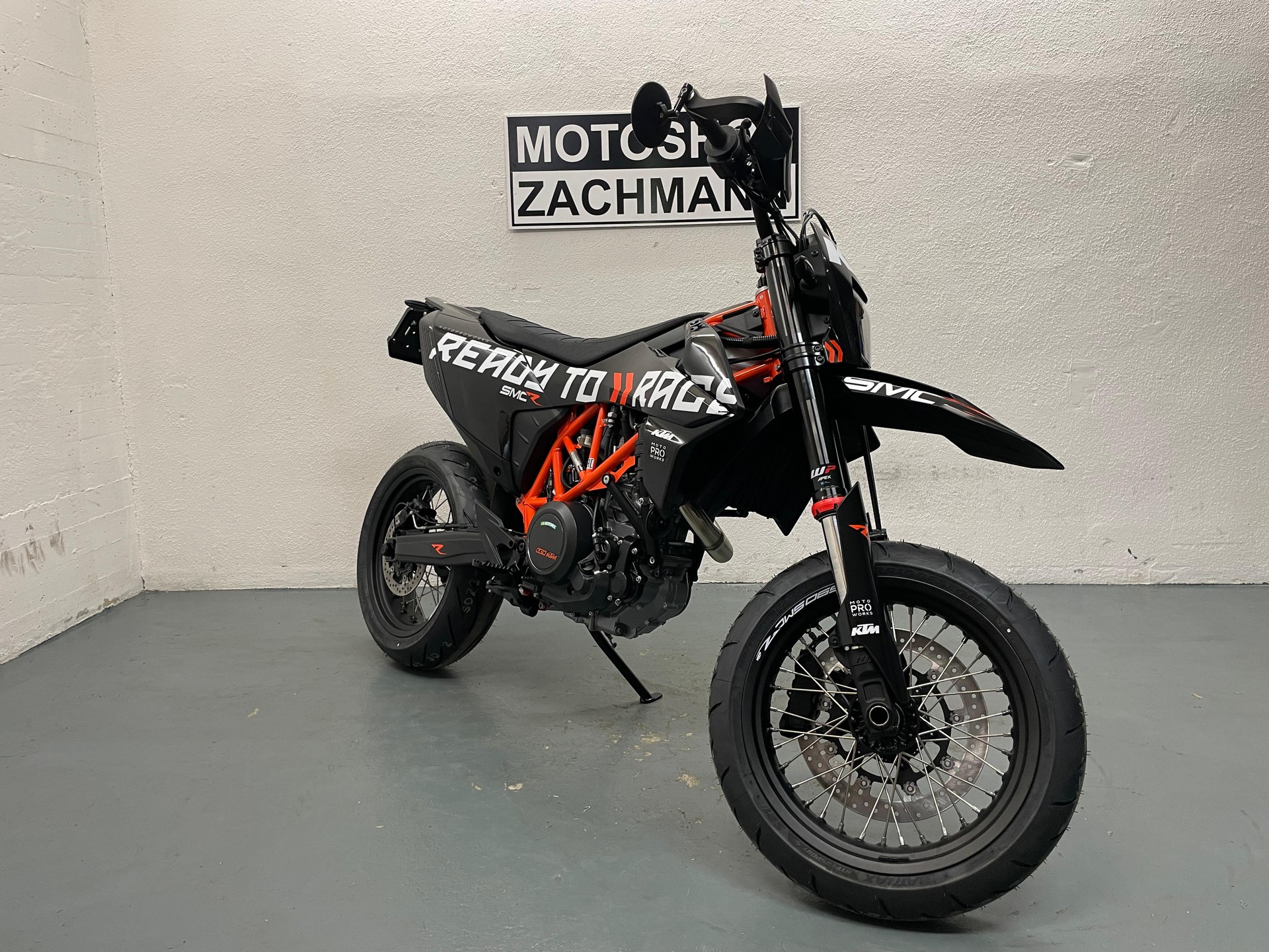 KTM 690 SMC R ABS (35 kW)-showroom-element-1