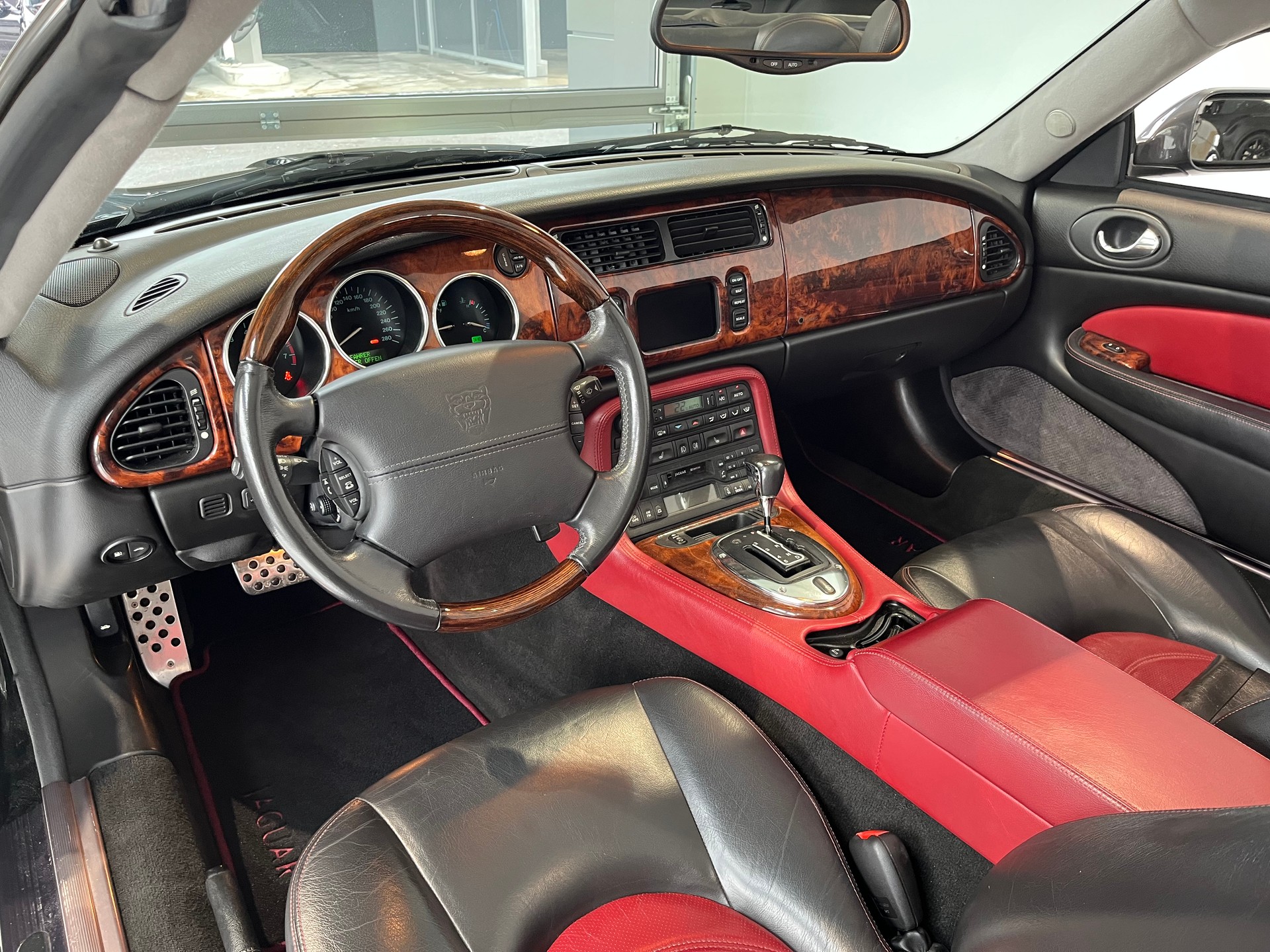 JAGUAR XKR S/C-image-5