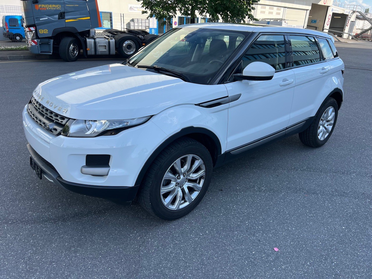 LAND ROVER Range Rover Evoque 2.2 TD4 Pure AT9-image-0