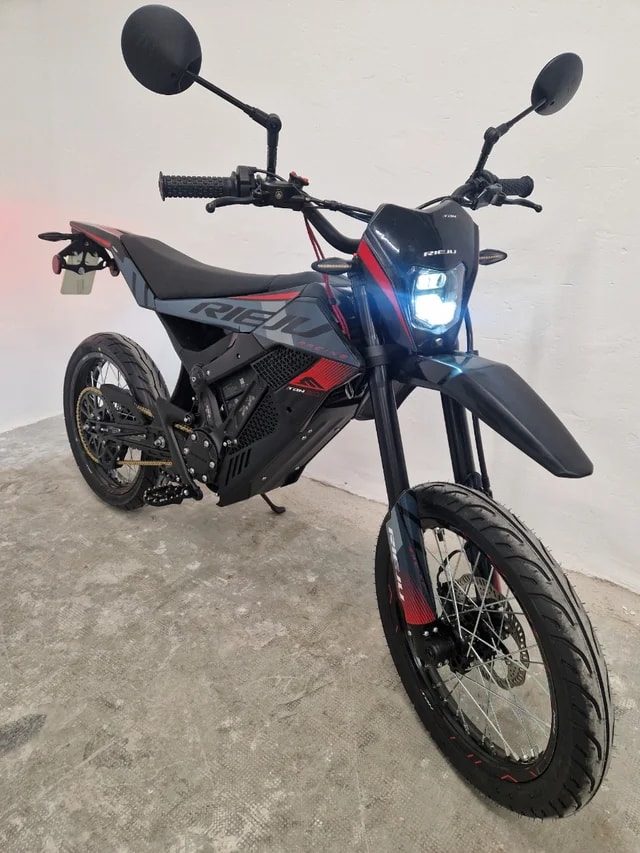 RIEJU E-Tango-showroom-element-1