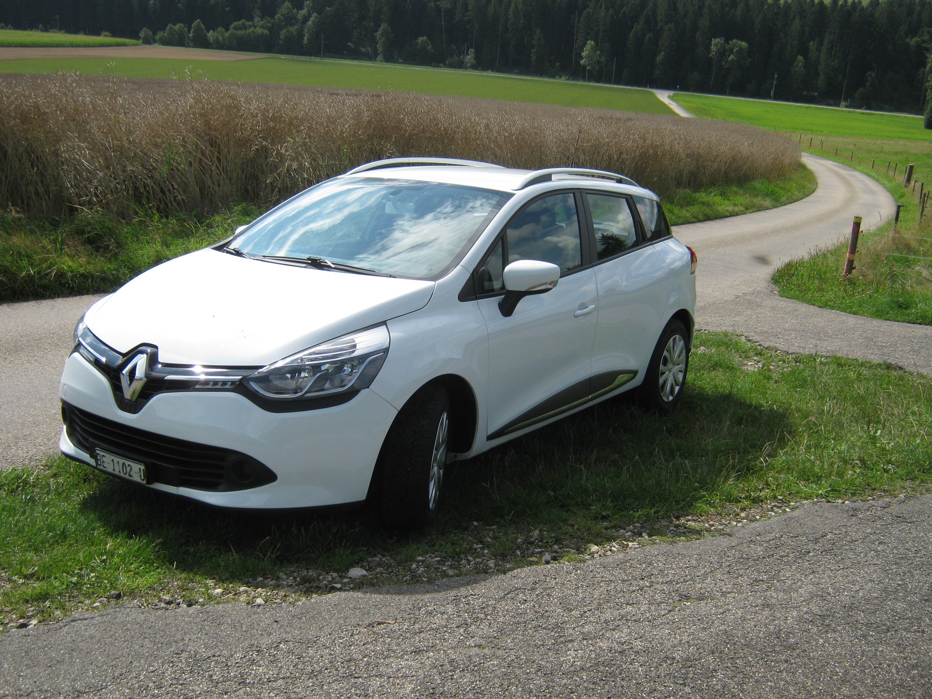 RENAULT Clio Grandtour 1.2 16V Authentique-image-1