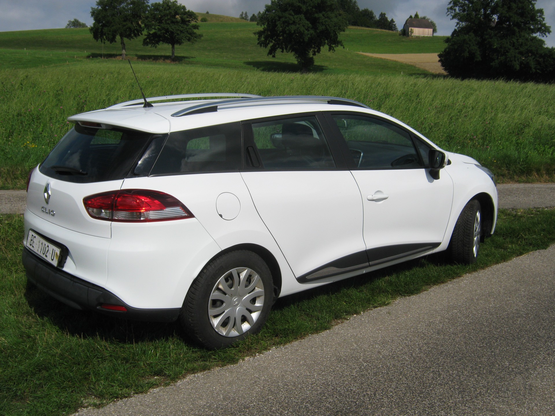 RENAULT Clio Grandtour 1.2 16V Authentique-image-2
