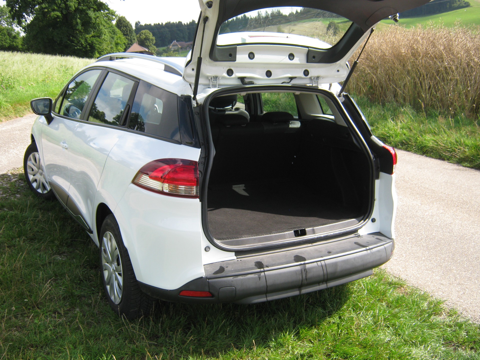 RENAULT Clio Grandtour 1.2 16V Authentique-image-5