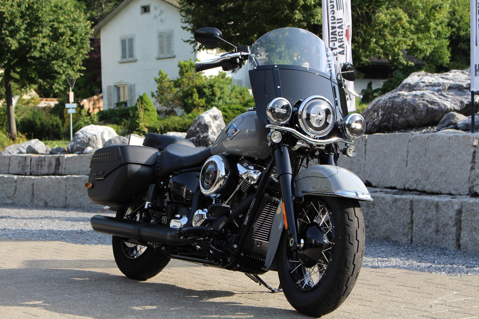 HARLEY-DAVIDSON FLHC Heritage Classic 117-showroom-element-1