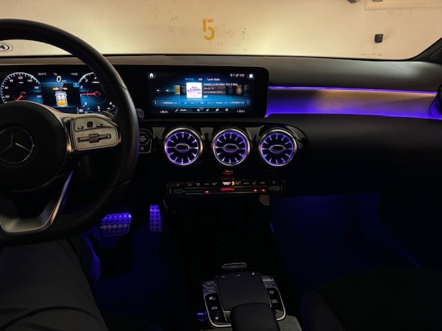 MERCEDES-BENZ A 200 AMG Line 7G-DCT-image-3
