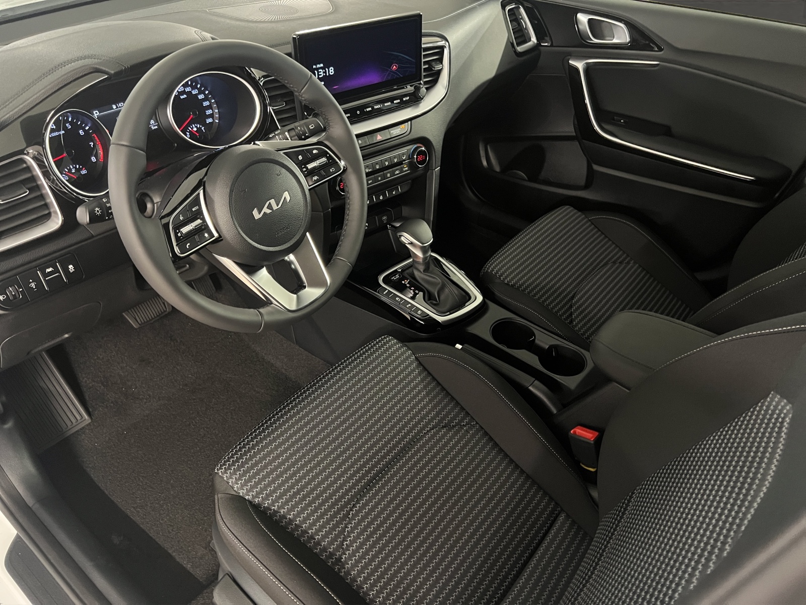 KIA Ceed 1.5 T Power-image-5