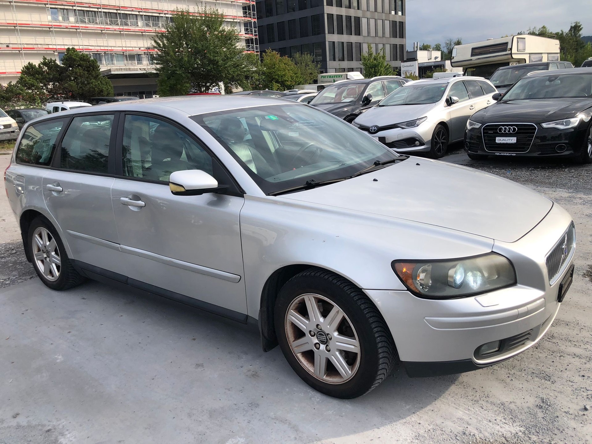 VOLVO V50 2.0D Momentum-image-2