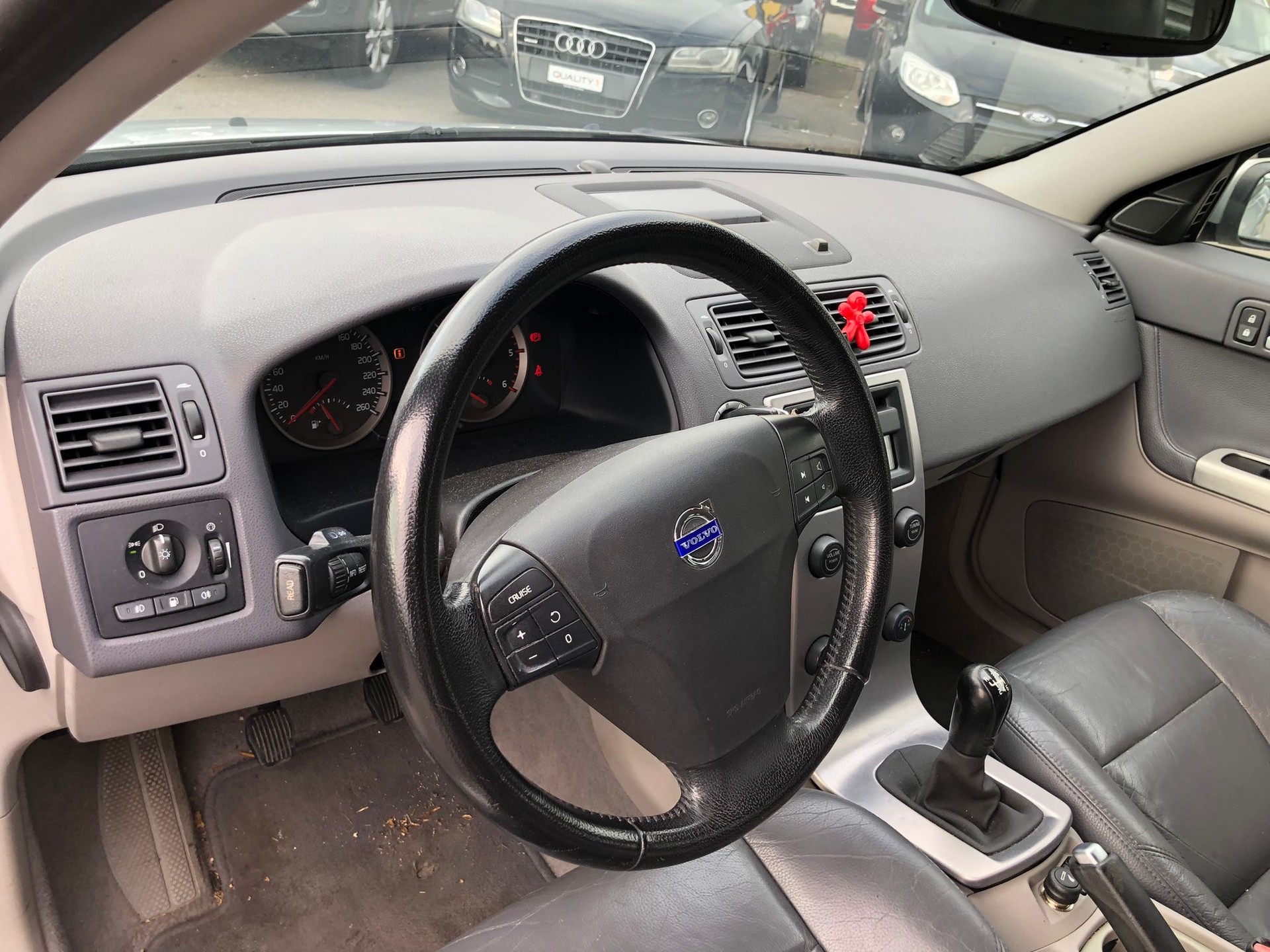 VOLVO V50 2.0D Momentum-image-11
