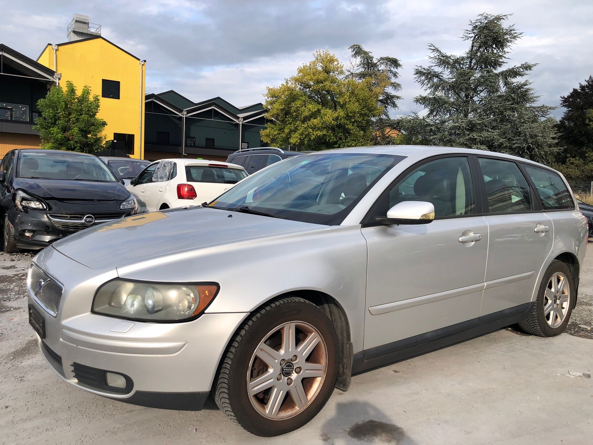 VOLVO V50 2.0D Momentum-image-1