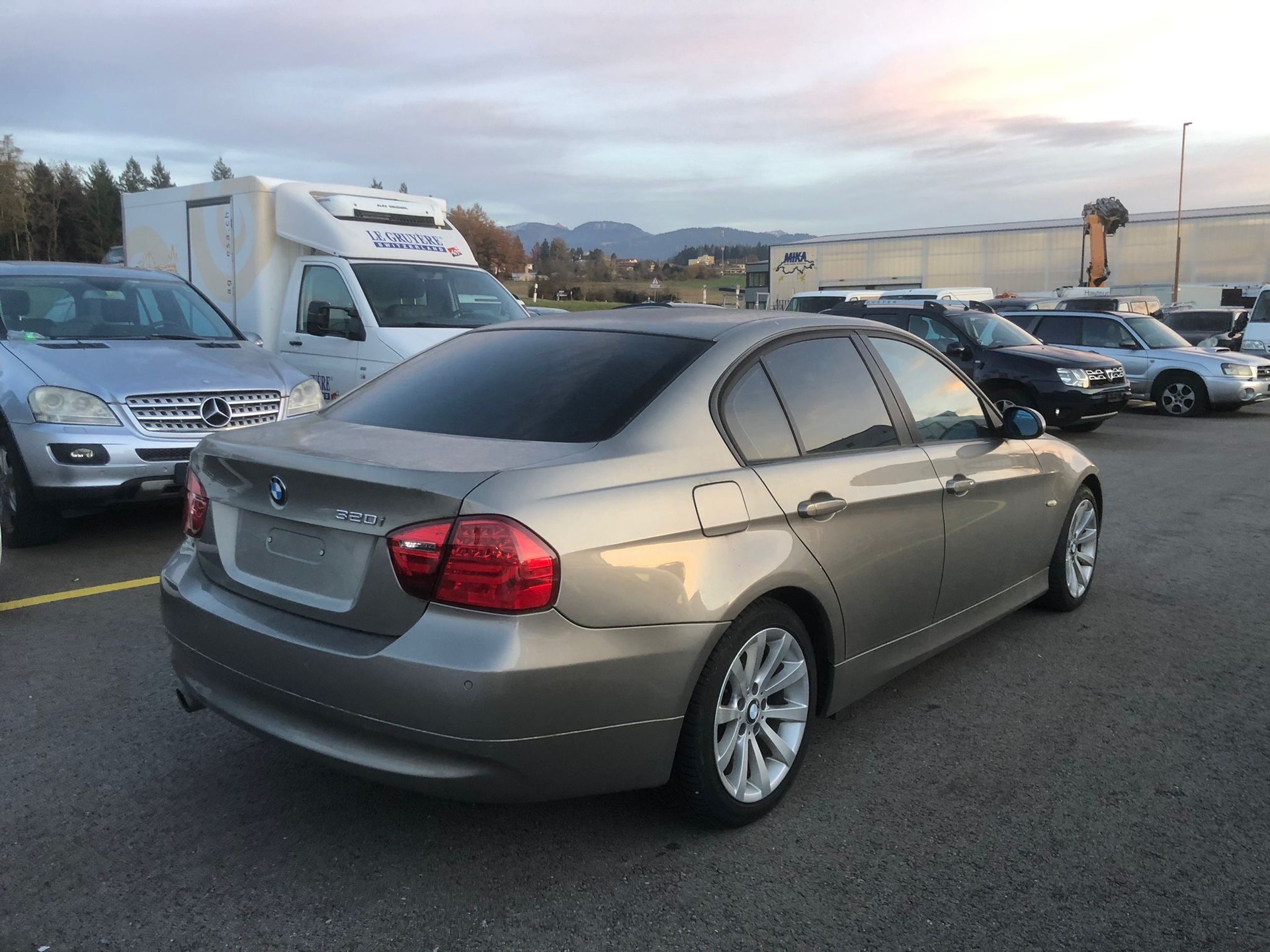 BMW 320i Steptronic-image-3