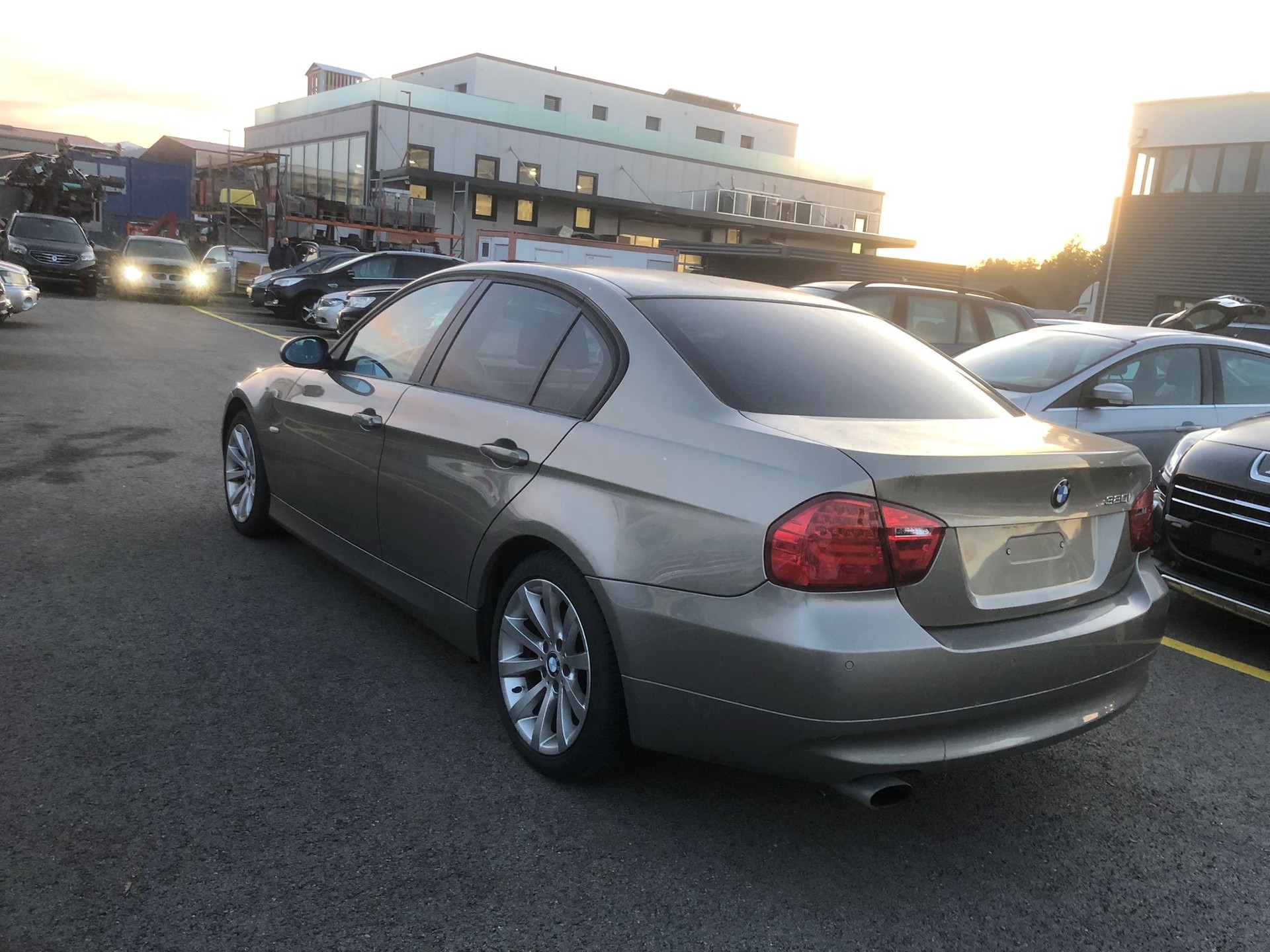 BMW 320i Steptronic-image-5