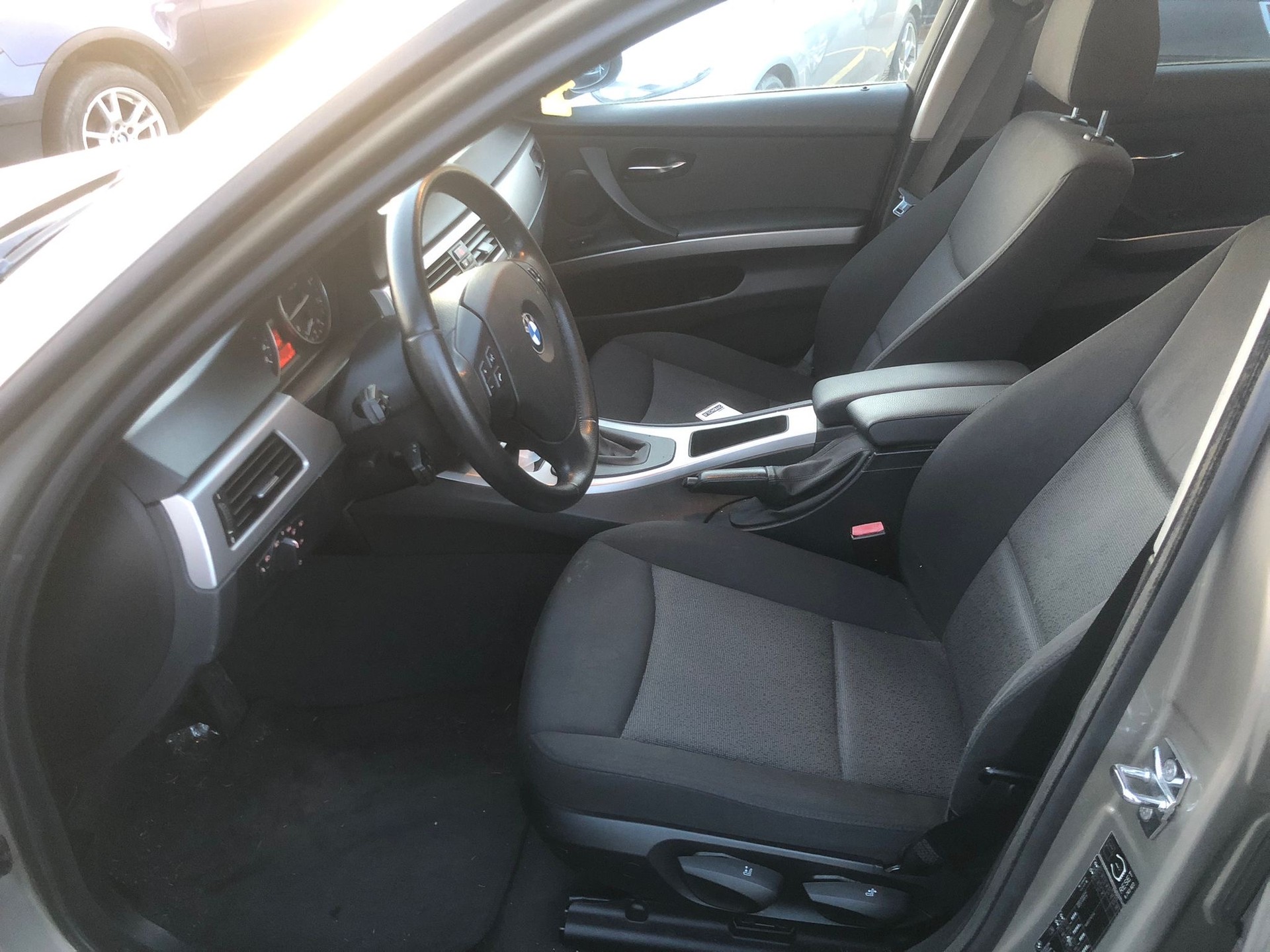 BMW 320i Steptronic-image-8