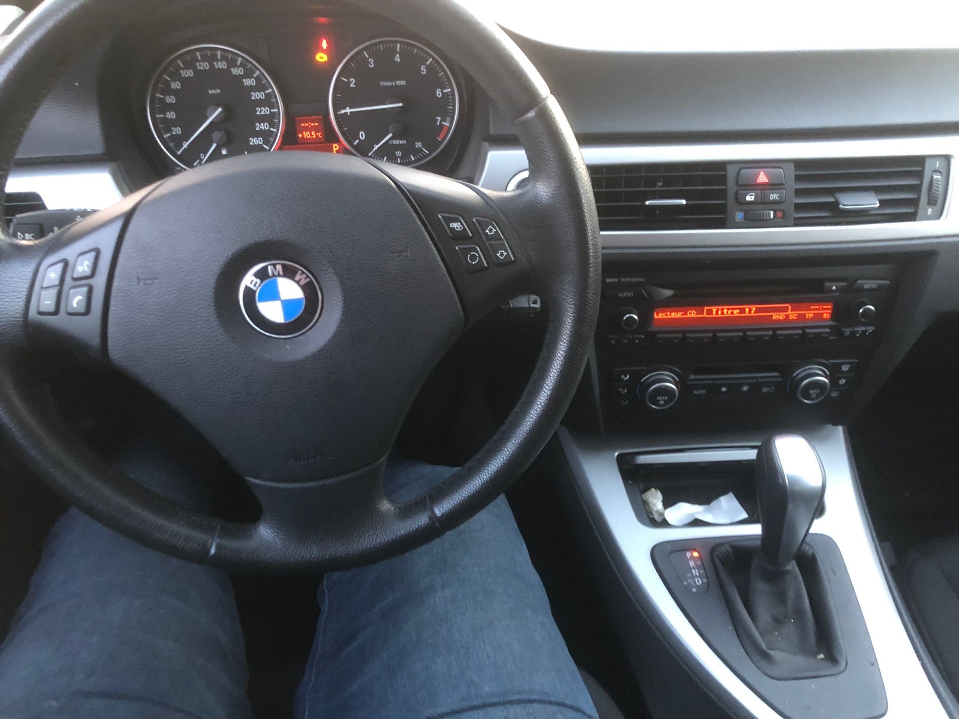 BMW 320i Steptronic-image-7