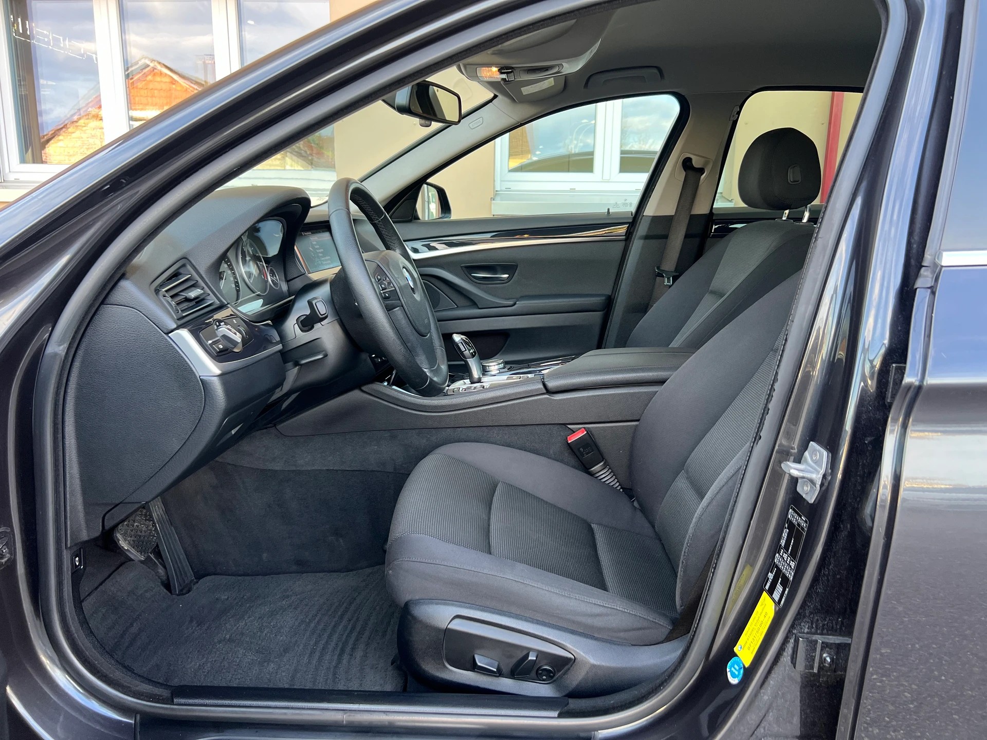 BMW 520d Steptronic-image-10