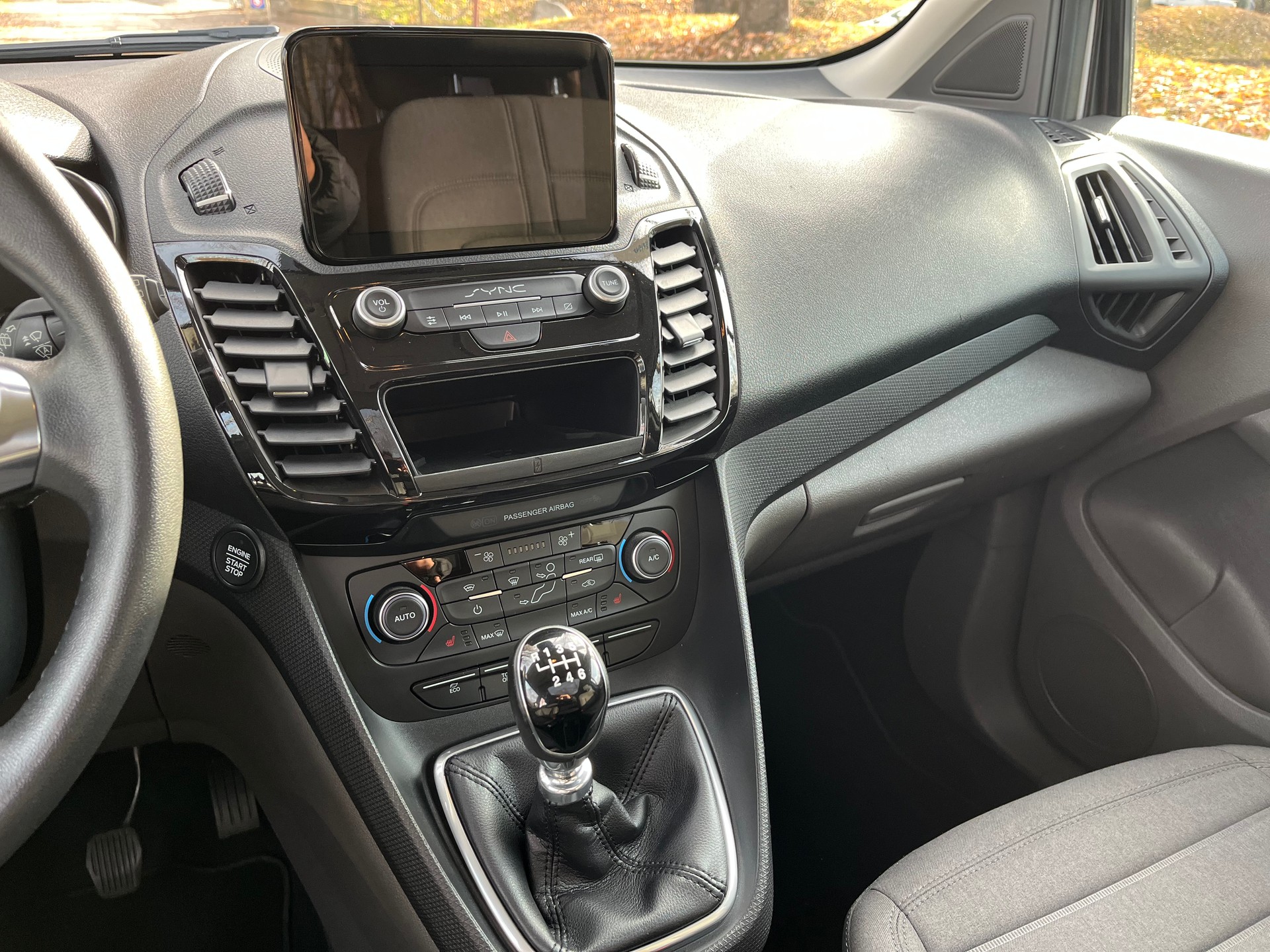 FORD Grand Tourneo Connect 1.5 EcoBlue Titanium-image-23