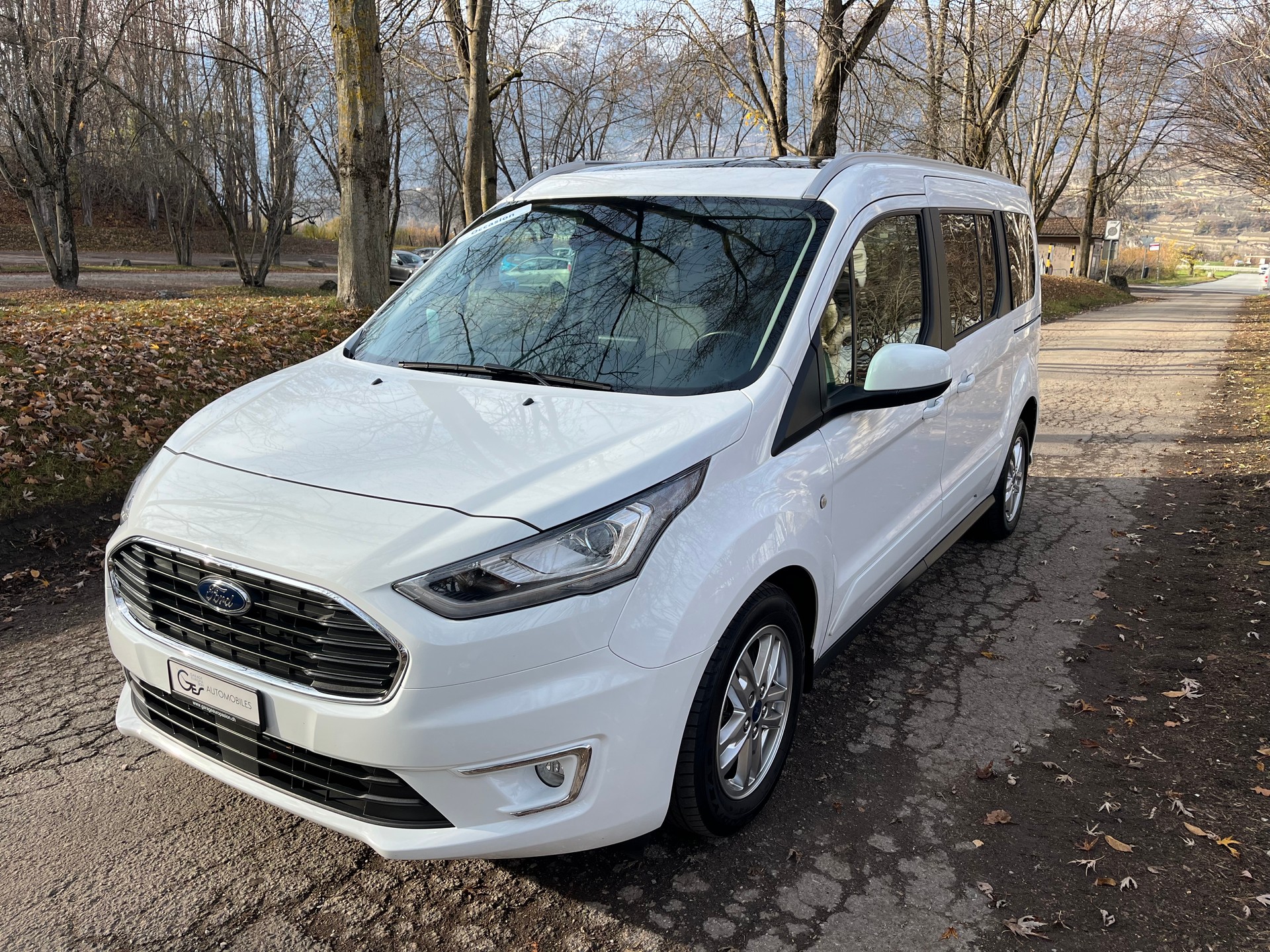 FORD Grand Tourneo Connect 1.5 EcoBlue Titanium-image-1