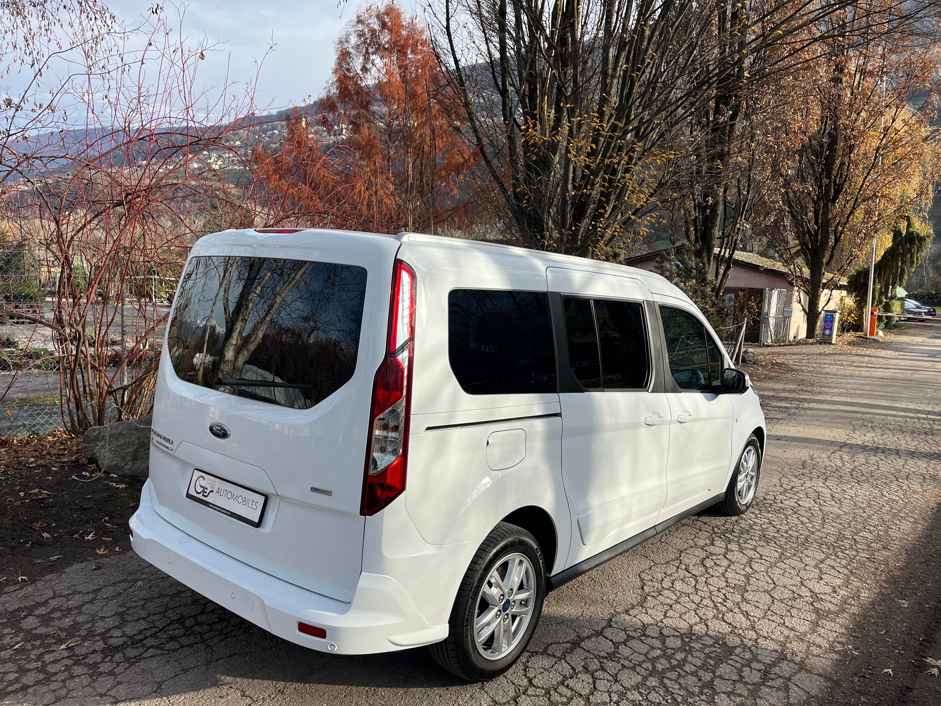 FORD Grand Tourneo Connect 1.5 EcoBlue Titanium-image-8