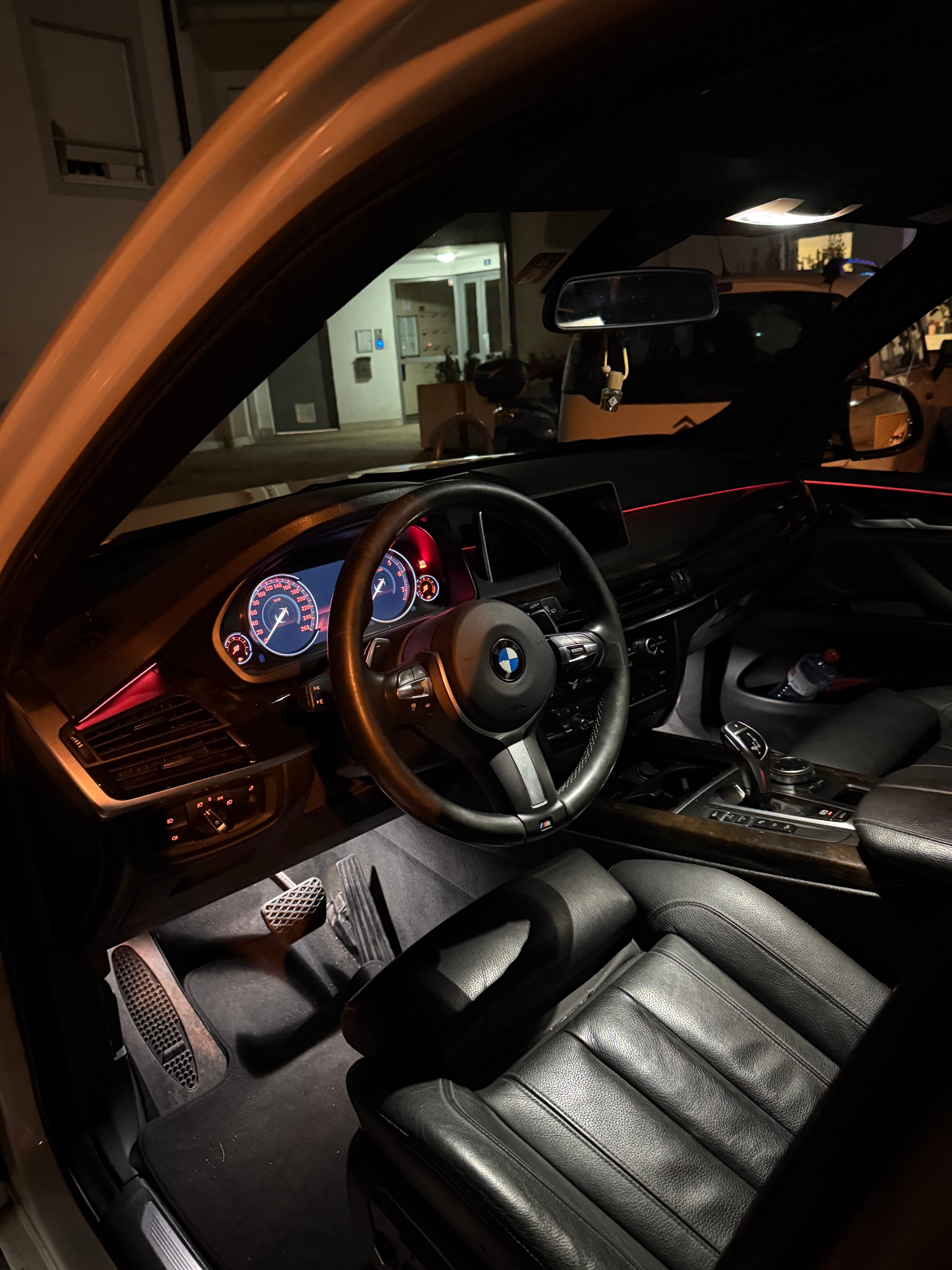 BMW X5 xDrive 50i M Steptronic-image-5