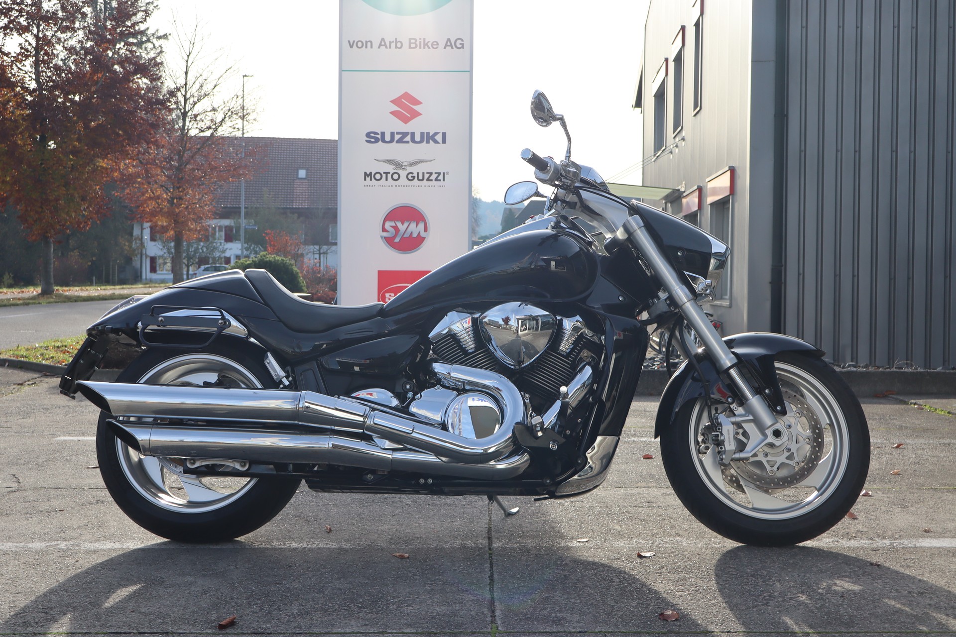 SUZUKI M 1800 R K6