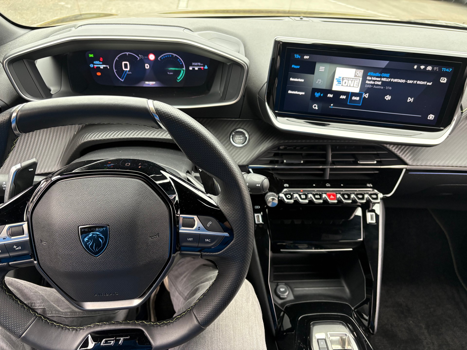 PEUGEOT 208 1.2 Hybrid 145 GT-image-10
