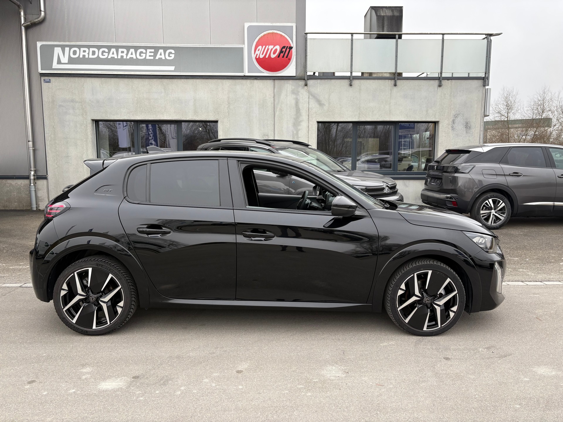PEUGEOT 208 1.2 Hybrid 145 GT-image-3