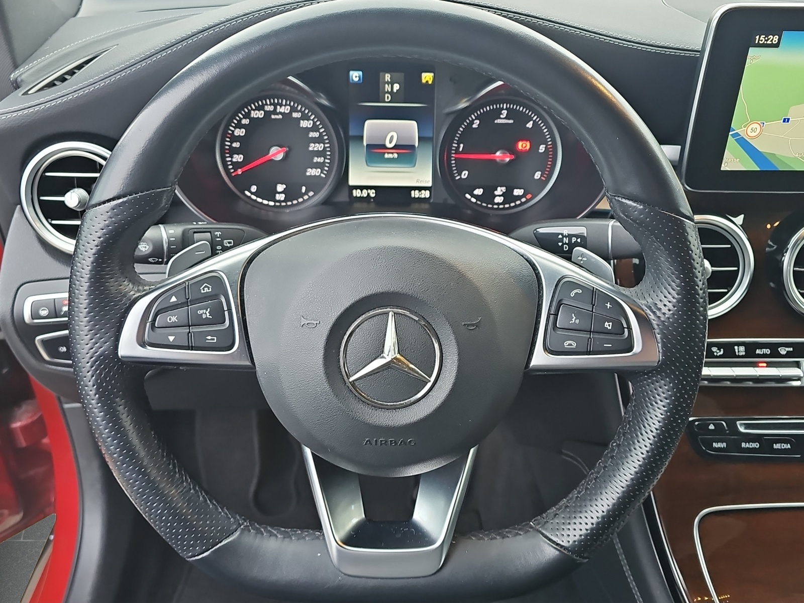 MERCEDES-BENZ GLC 250 d AMG Line 4Matic 9G-Tronic-image-11