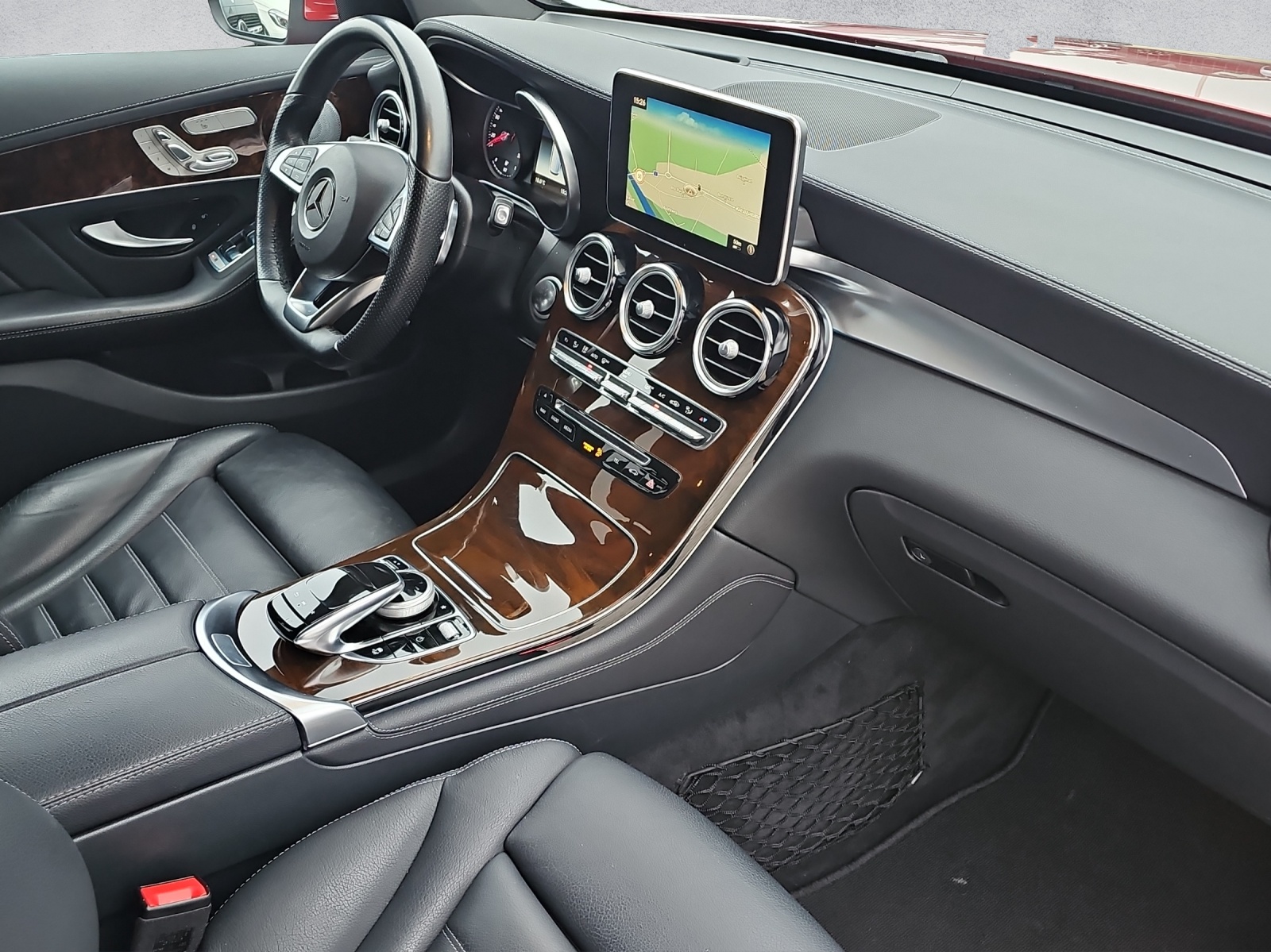 MERCEDES-BENZ GLC 250 d AMG Line 4Matic 9G-Tronic-image-9