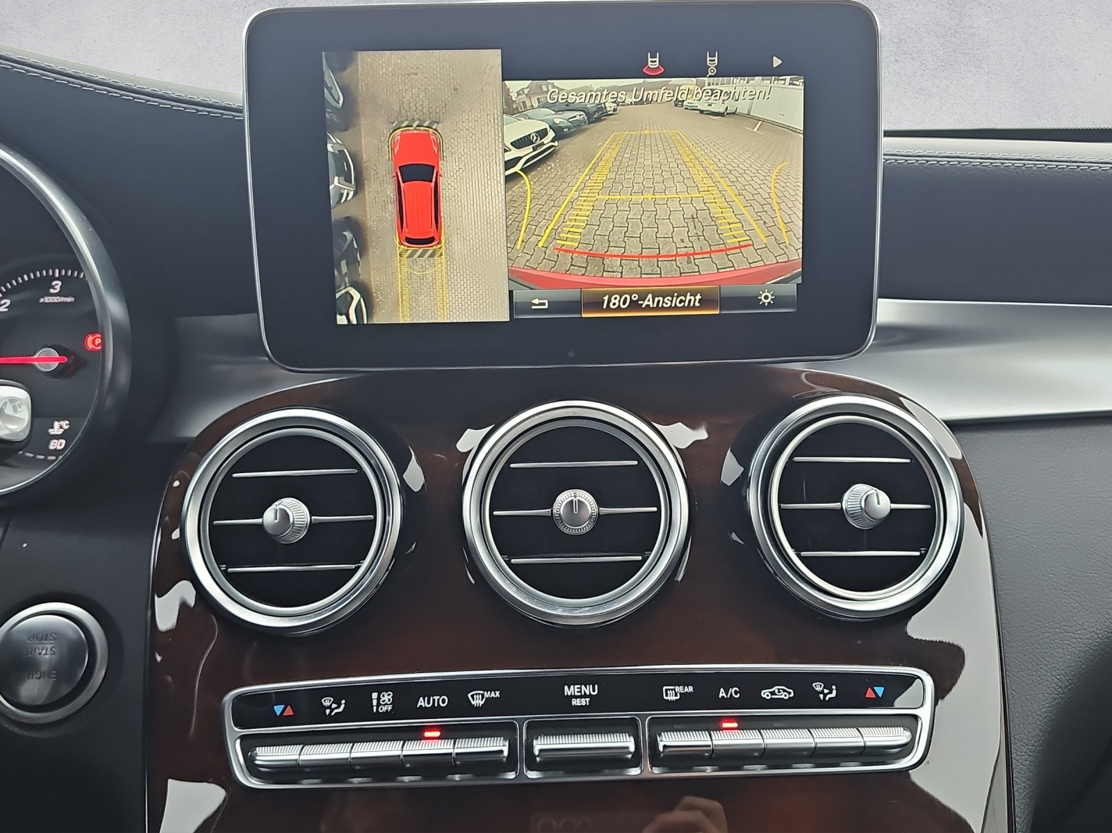MERCEDES-BENZ GLC 250 d AMG Line 4Matic 9G-Tronic-image-12