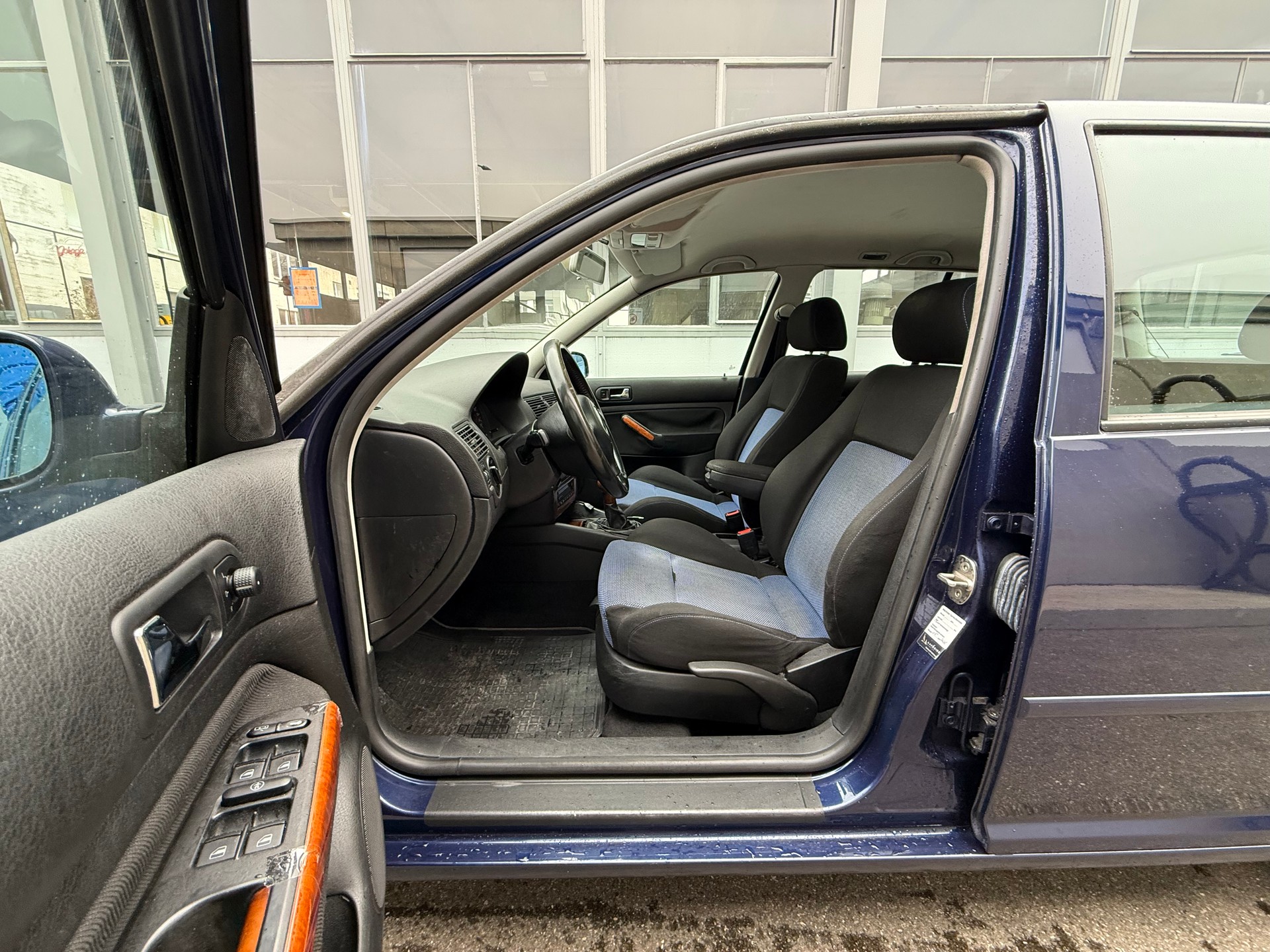 VW Golf 2.8 Highline 4Motion *Originaler Golf V6 4 Motion *CH Fahrzeug *Frisch ab MFK *Klimatisierungsautomatik-image-9