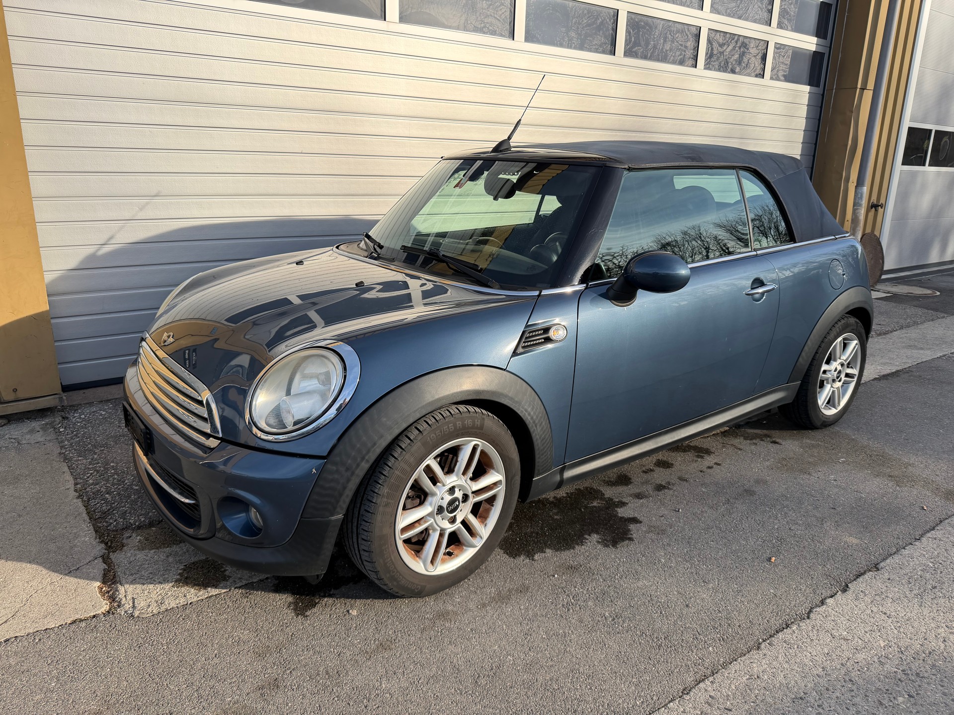 MINI Cooper Cabriolet-image-0