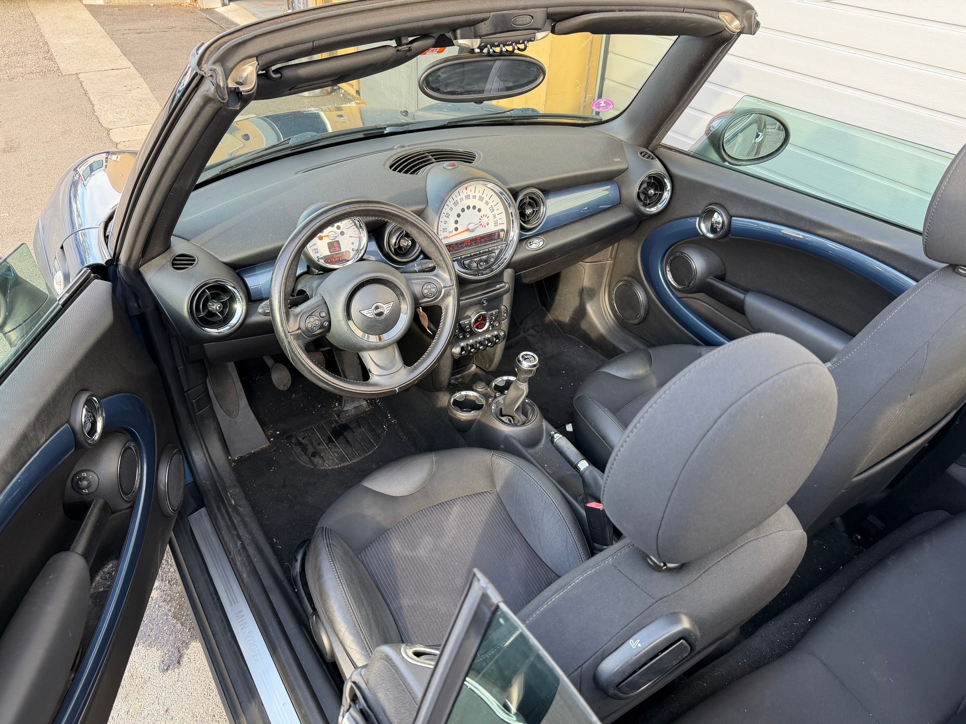 MINI Cooper Cabriolet-image-3