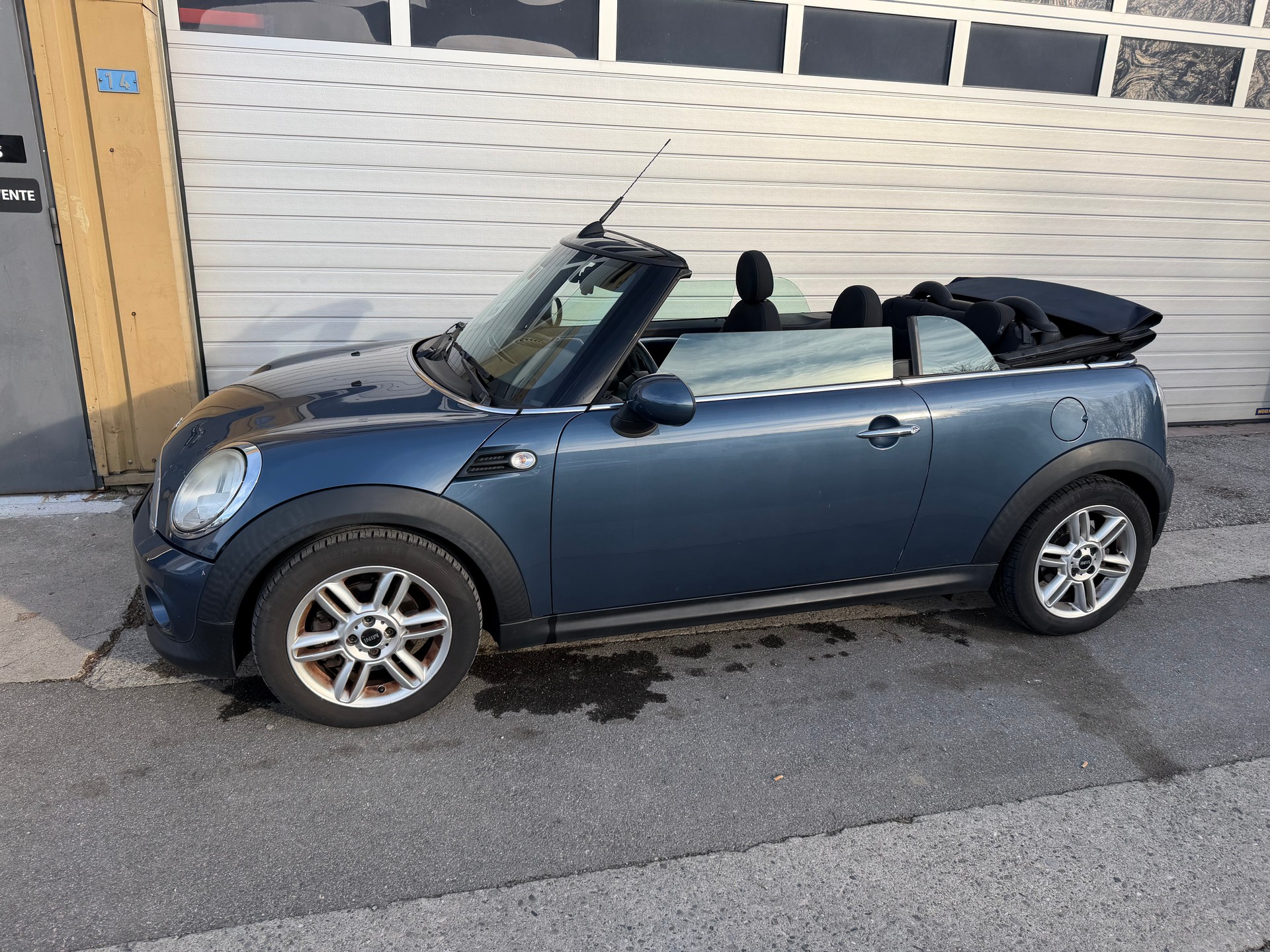 MINI Cooper Cabriolet-image-4