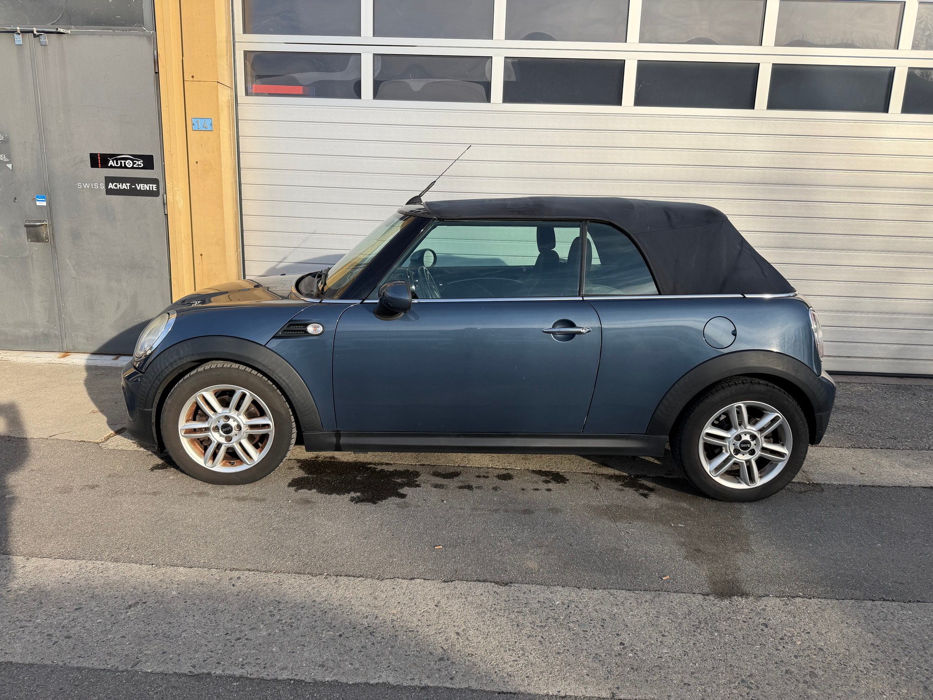 MINI Cooper Cabriolet-image-2