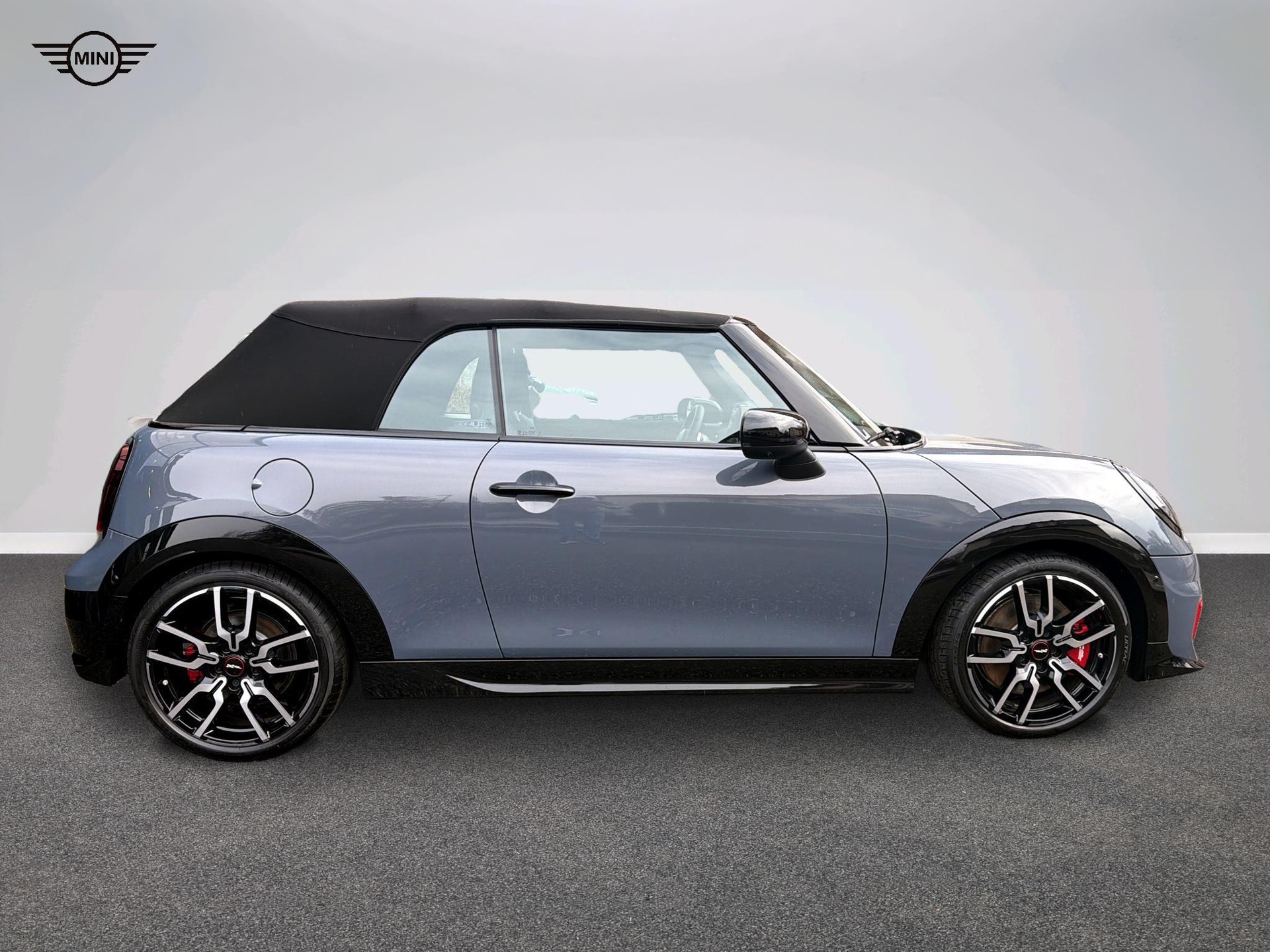 MINI John Cooper Works Cabrio-image-1