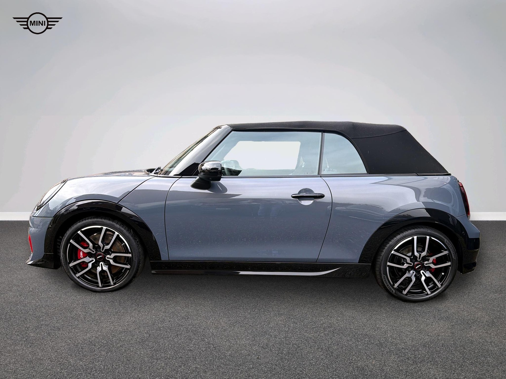 MINI John Cooper Works Cabrio-image-2